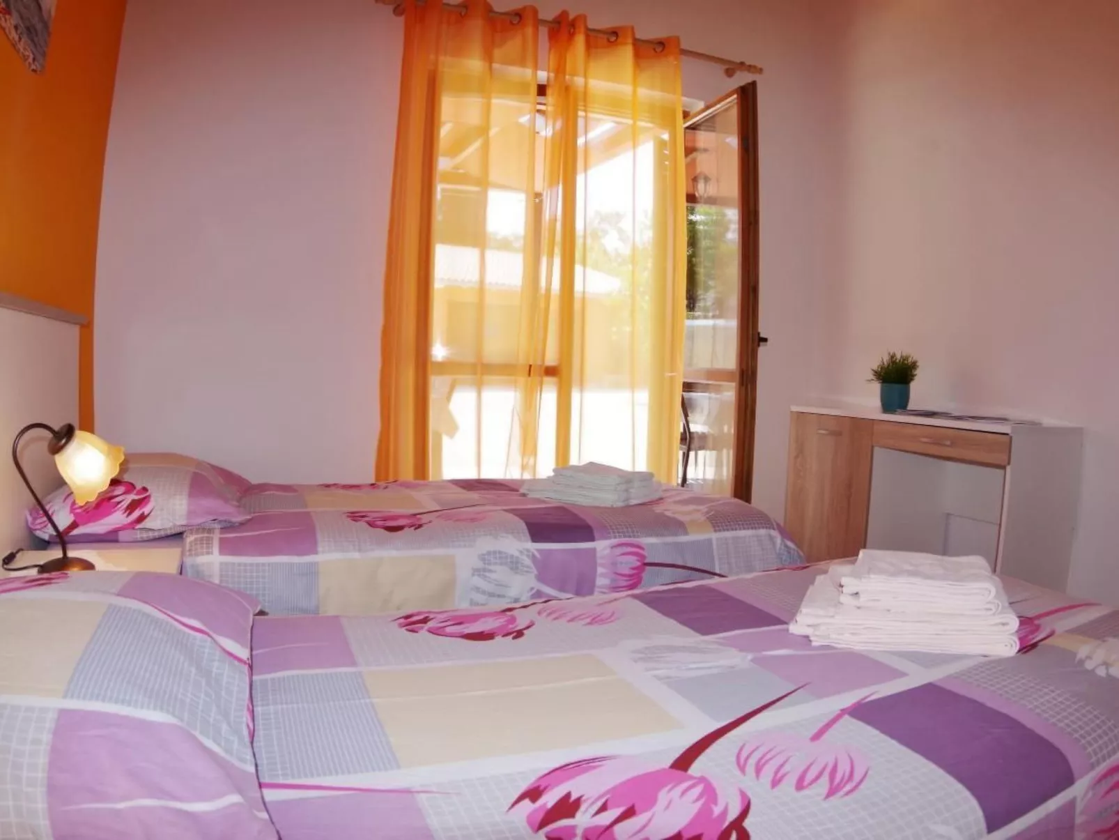 "Elvis", Dorf Sveti Kirn-Inside