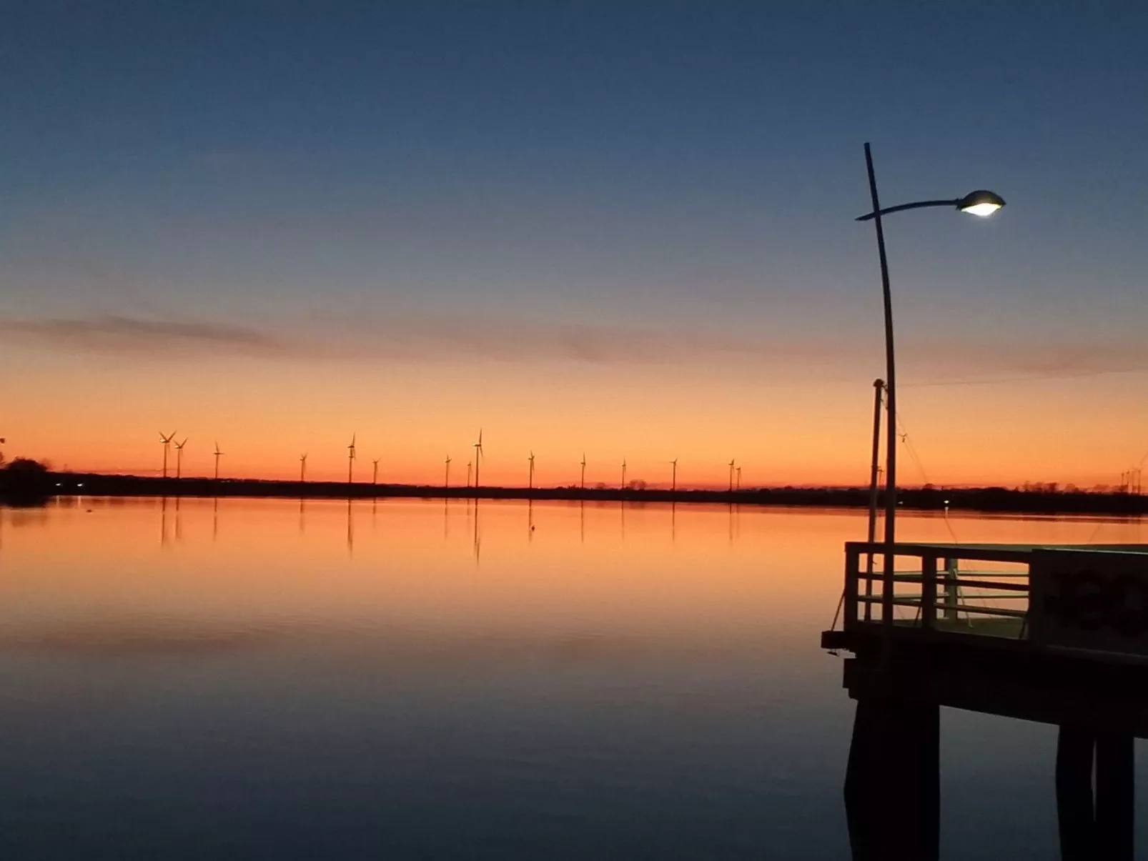 Moderne Ferienwohnung mit Balkon, nur 500 Meter von Meer und Strand entfernt-Draußen