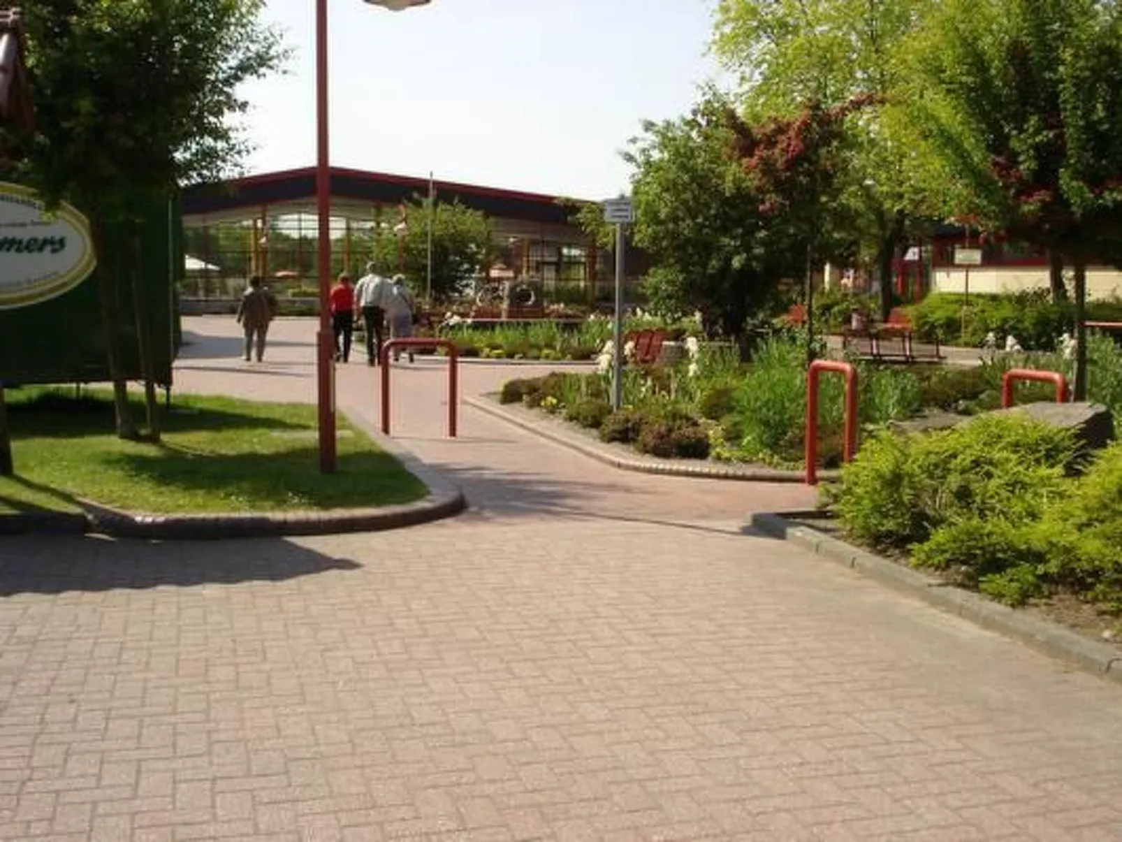 In Hage mit Garten, Terrasse und Grill-Image-tags.info