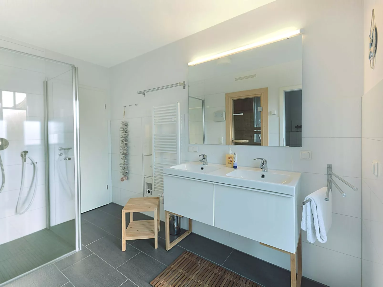 Komfort Ferienhaus mit Sauna und Kamin, auf großem Waldgrundstück, in absoluter-Inside