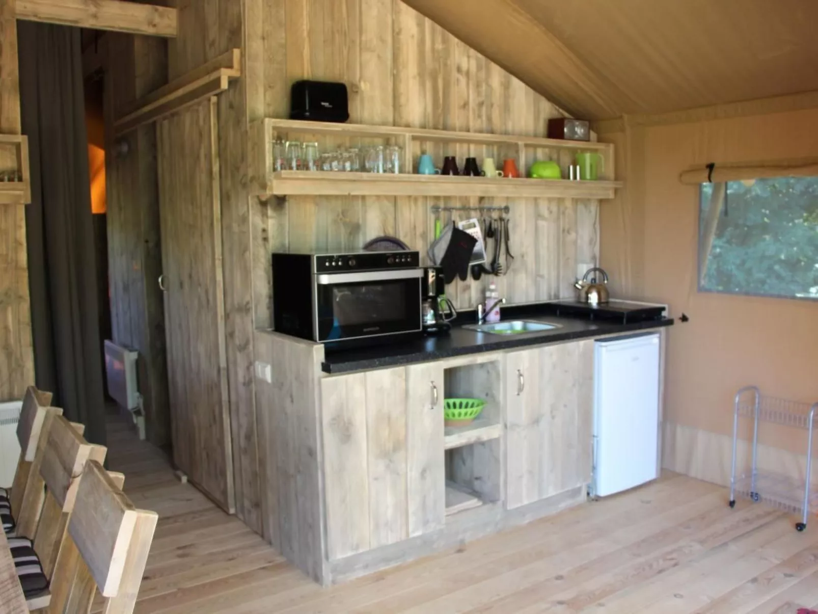 Gemütliches Safarizelt mit Grill und Garten-Inside