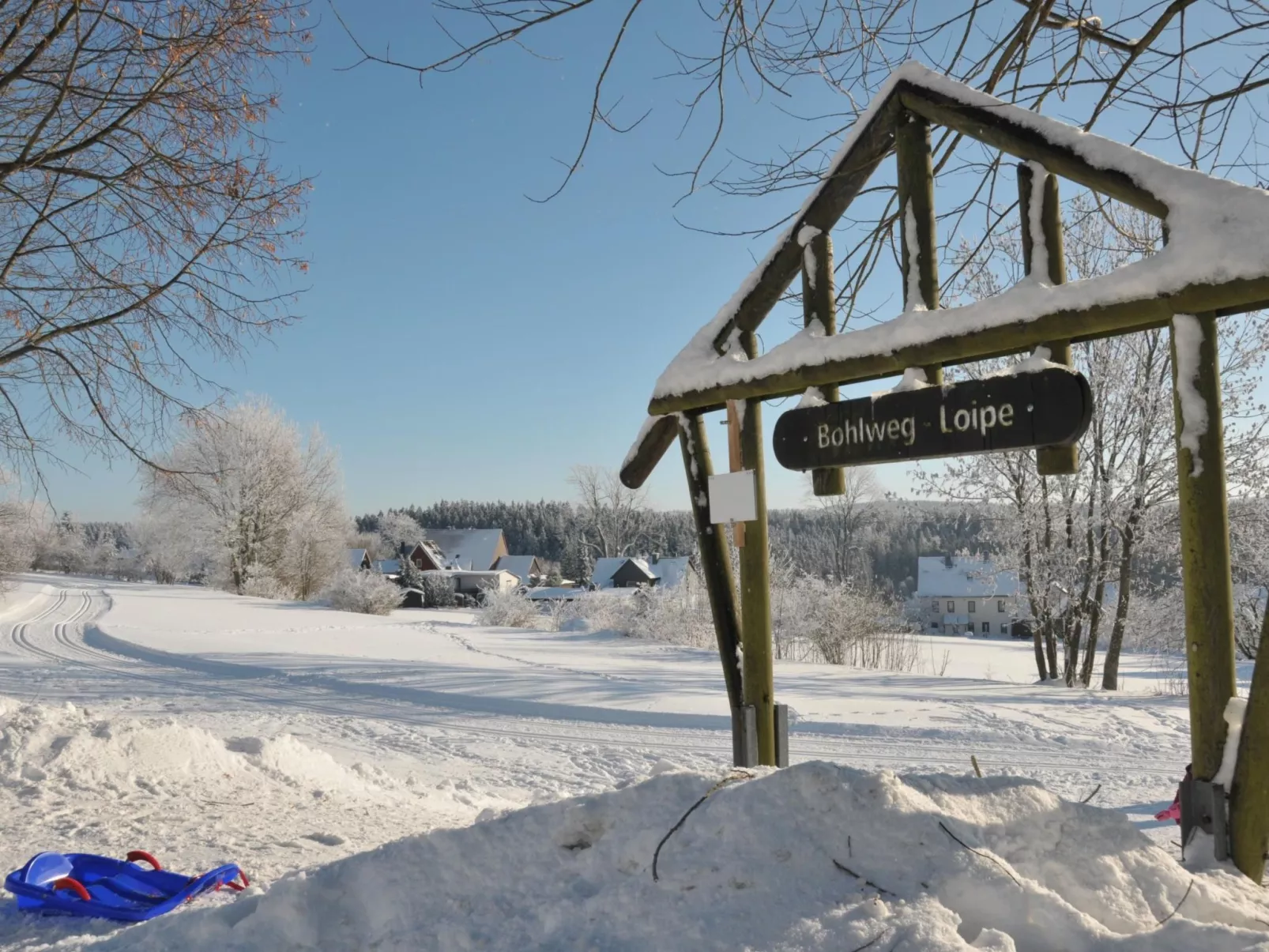 Mit Spielplatz, Garten und Fernsicht-Image-tags.info