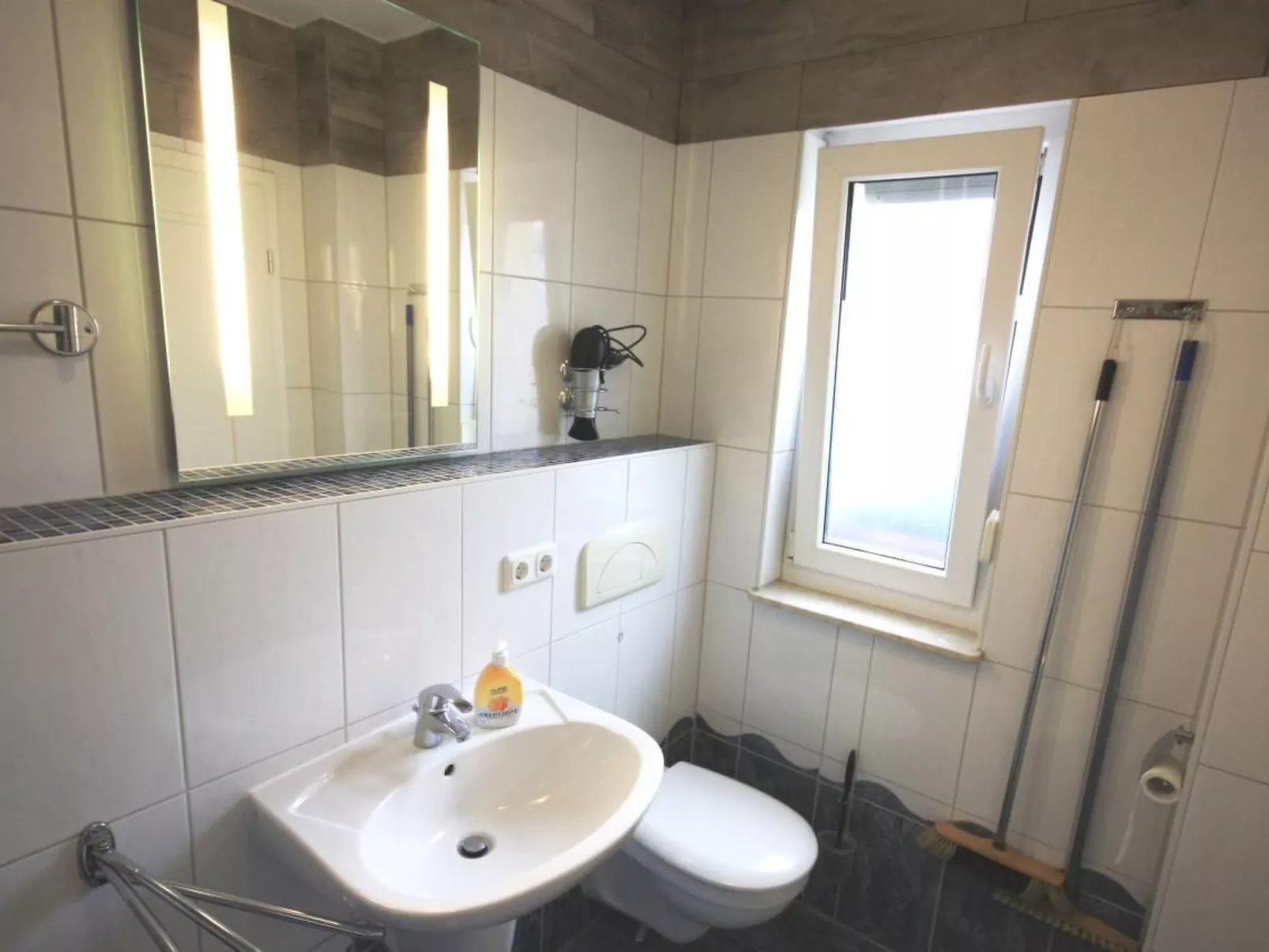 75 qm Wohnung Ostseebad Koserow mit Terrasse, Grill und Garten-Dedans