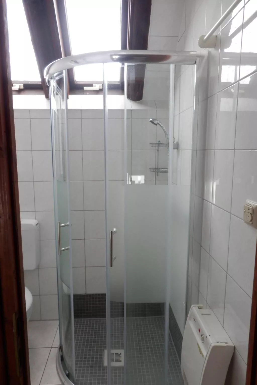 Mit Grill, Terrasse und Garten-Drinnen