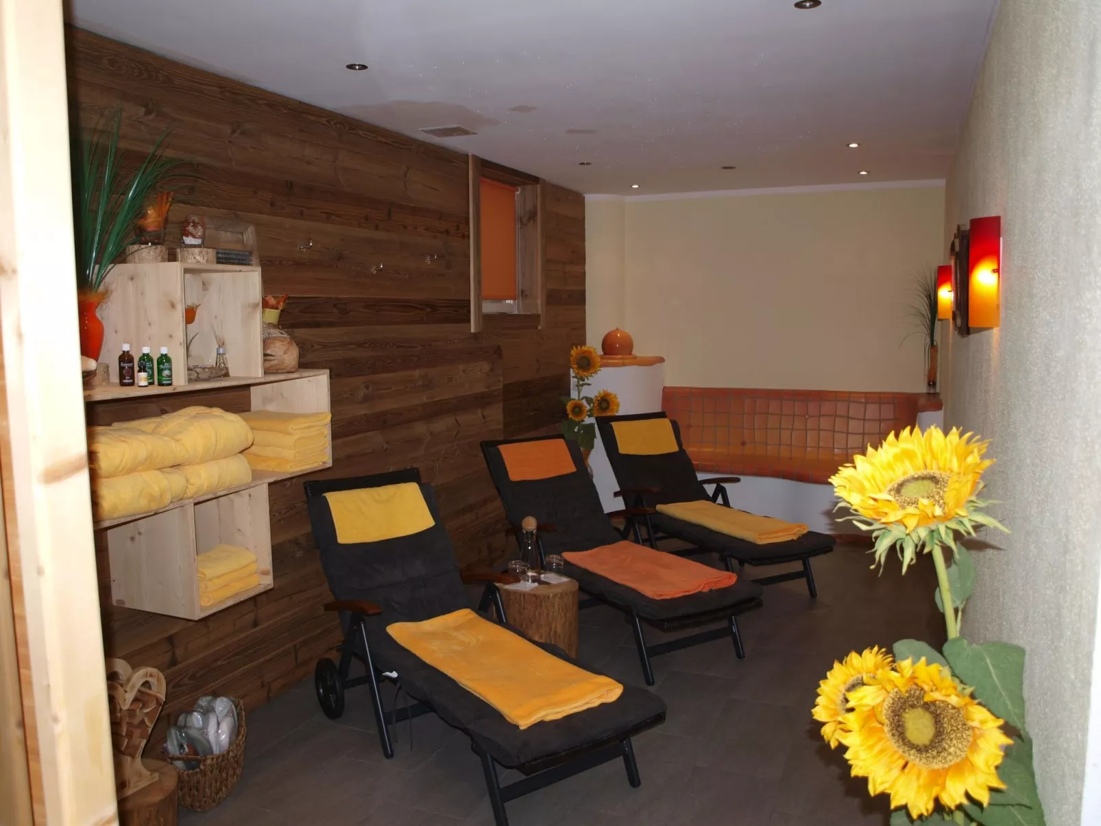 Sunny Hideaway-Inside