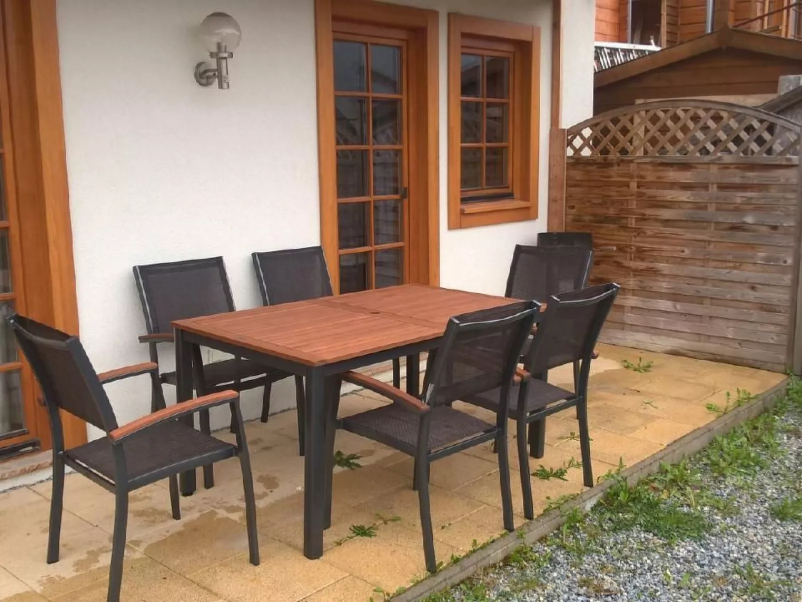 Komfortables Ferienhaus mit Galerie und Balkon-Outside