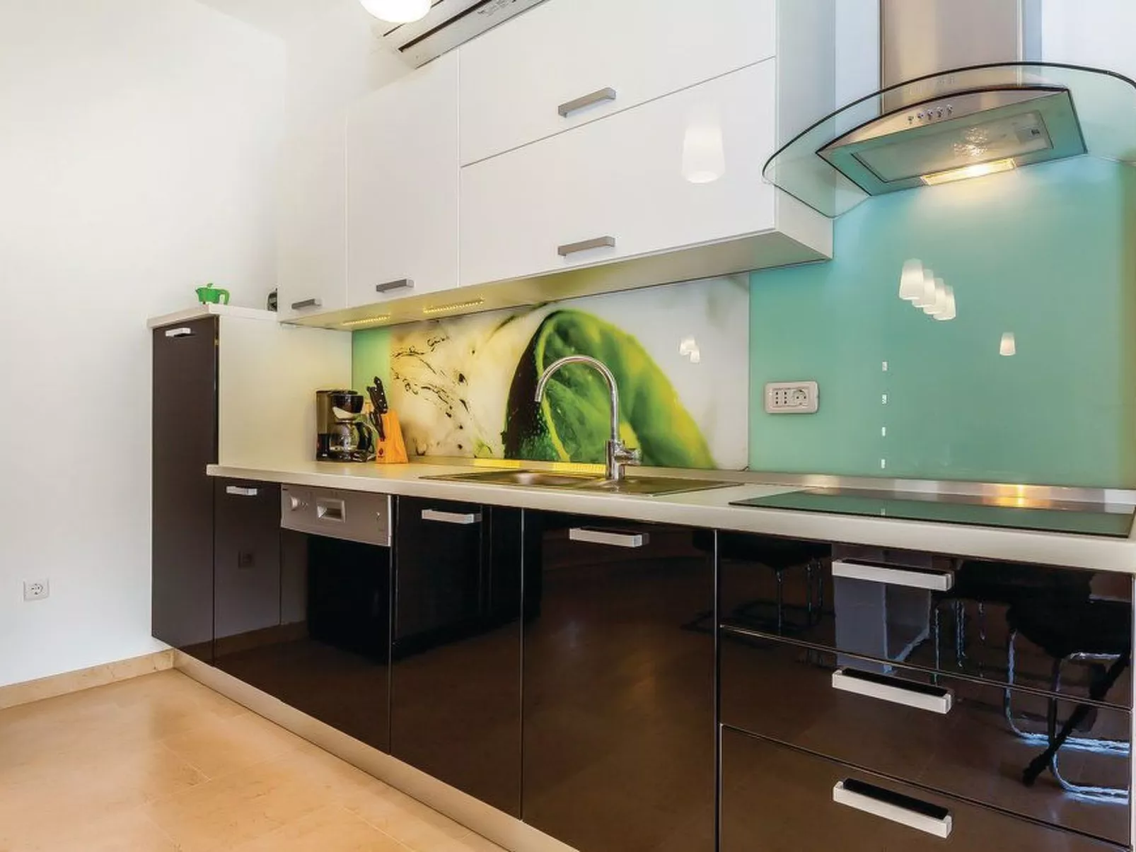 Geräumige, topmoderne Ferienvilla mit eigenem Pool-Inside