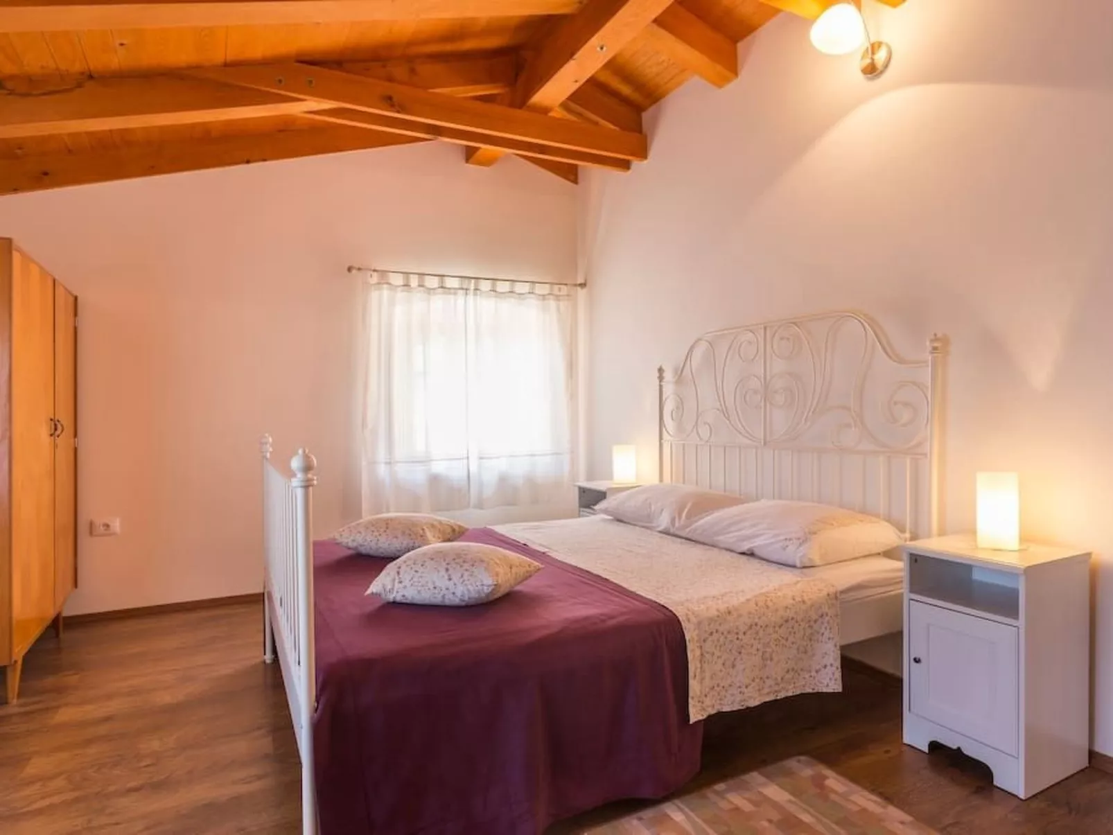 Modernes Ferienhaus in Vadreš mit Privatem Pool-Dedans