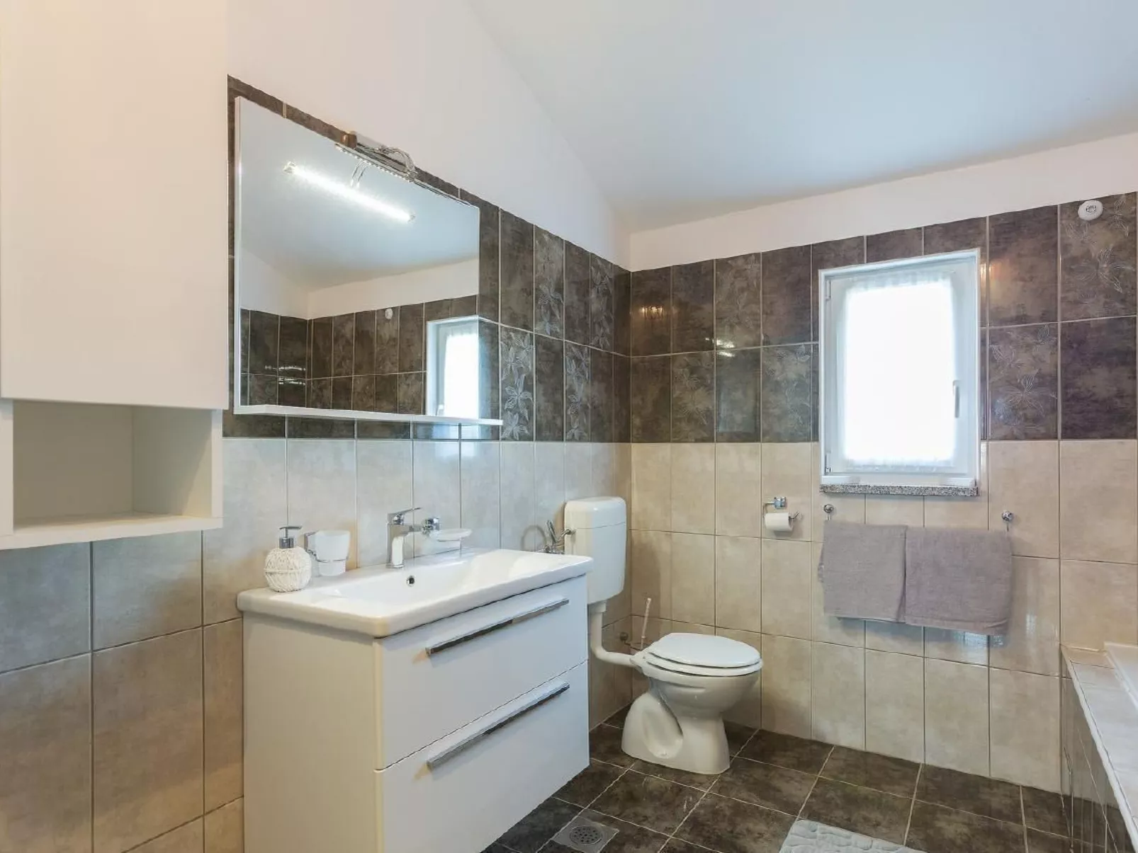 3-Schlafzimmer-Wohnung mit Gemeinschaftspool-Drinnen