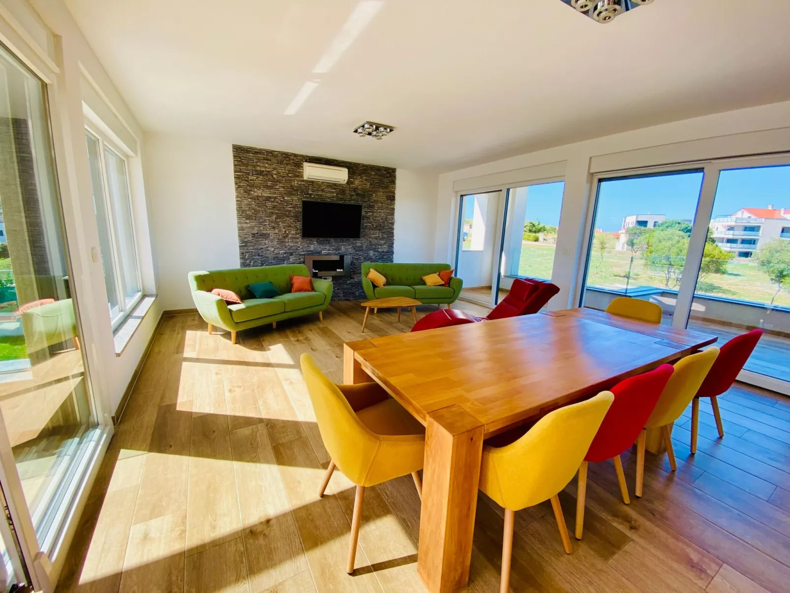 Leon's Holiday Homes-Dedans