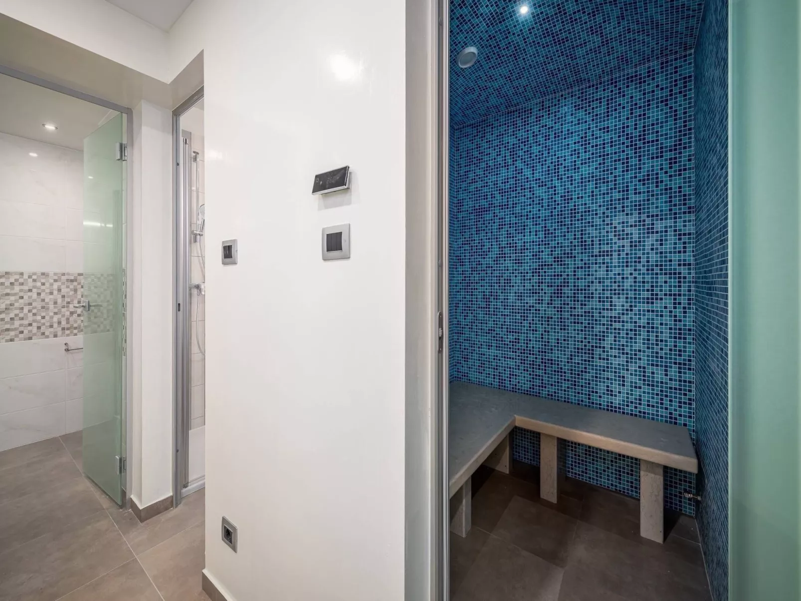 Cedar in Stoja mit großzügigem Garten-Image-tags.info