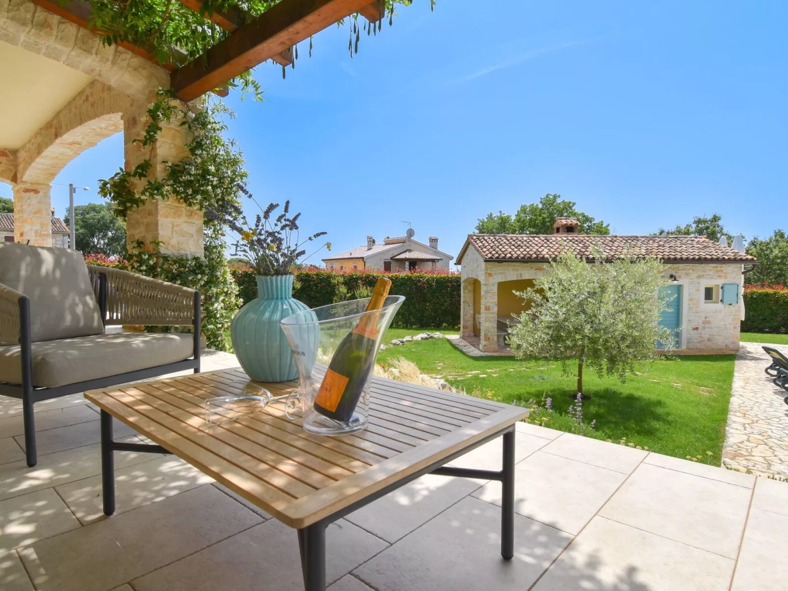 Luxusvilla "Azzurra" mit beheiztem Pool-Inside