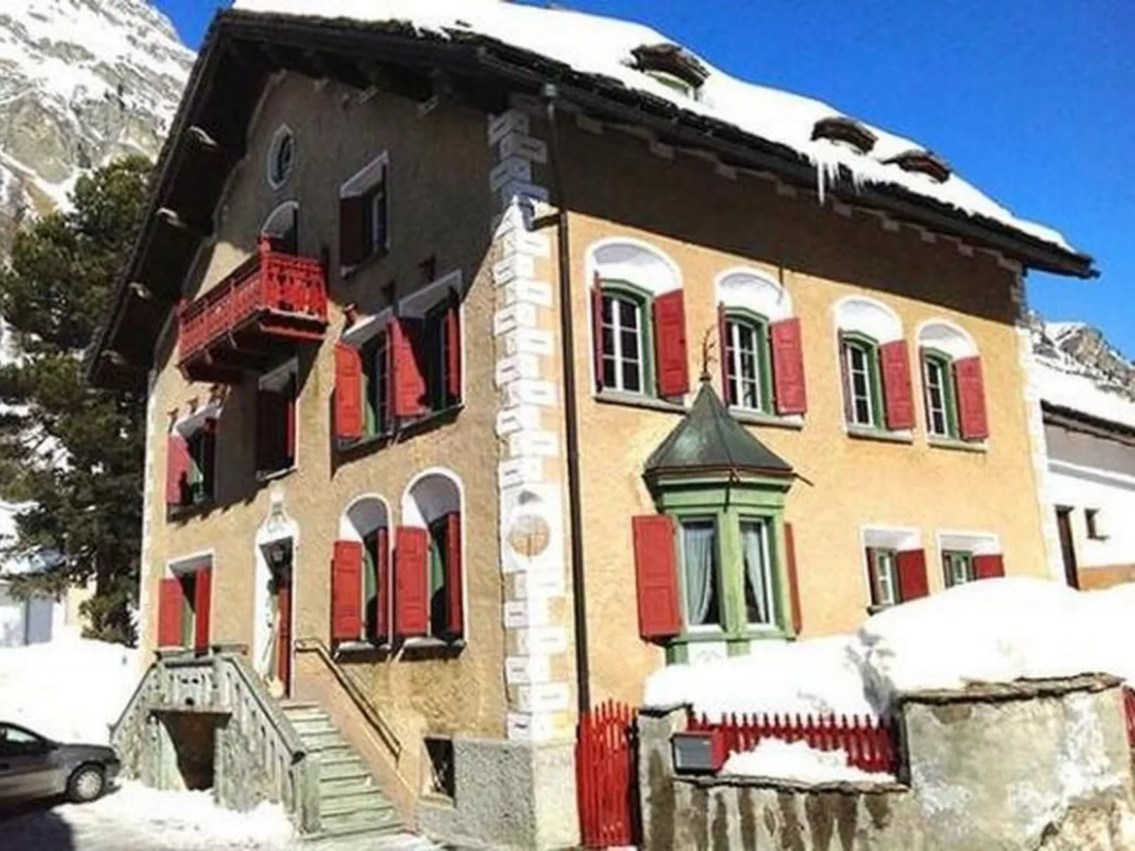 Chesa Lagrev-Schucan-Draußen