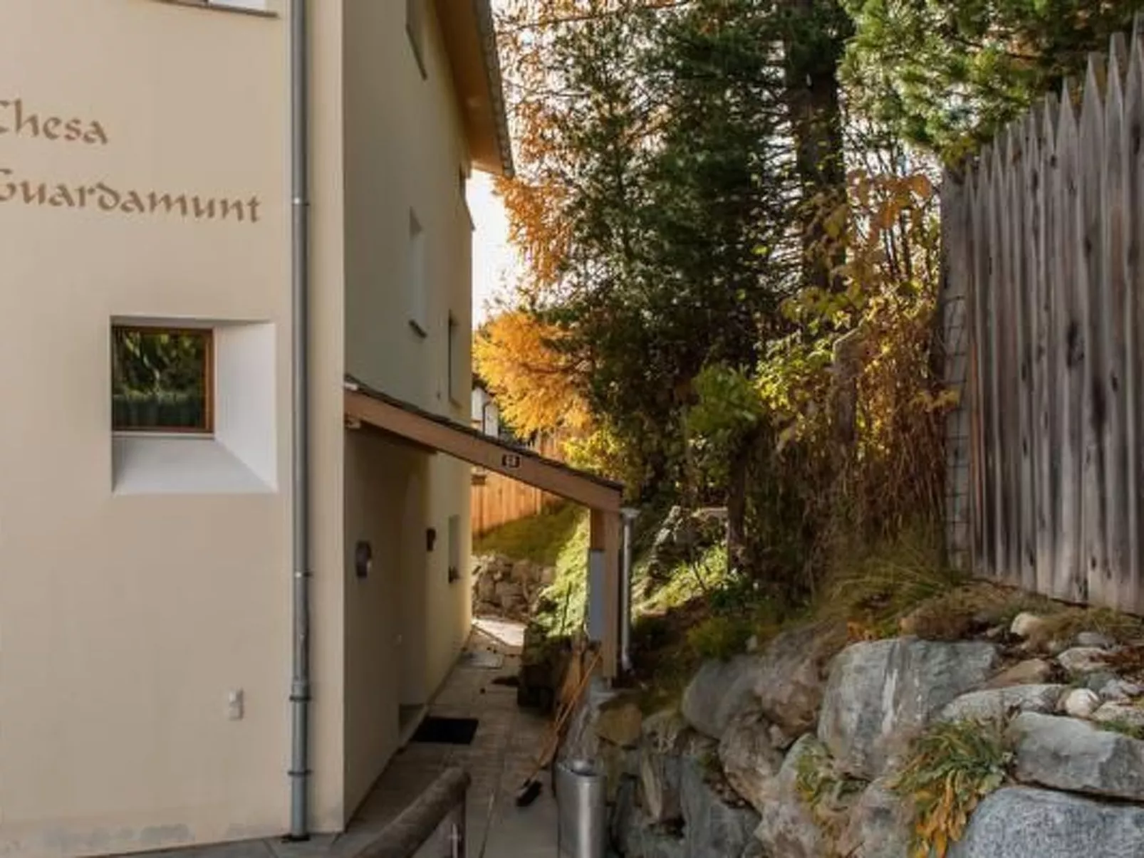 Guardamunt 2-Outside