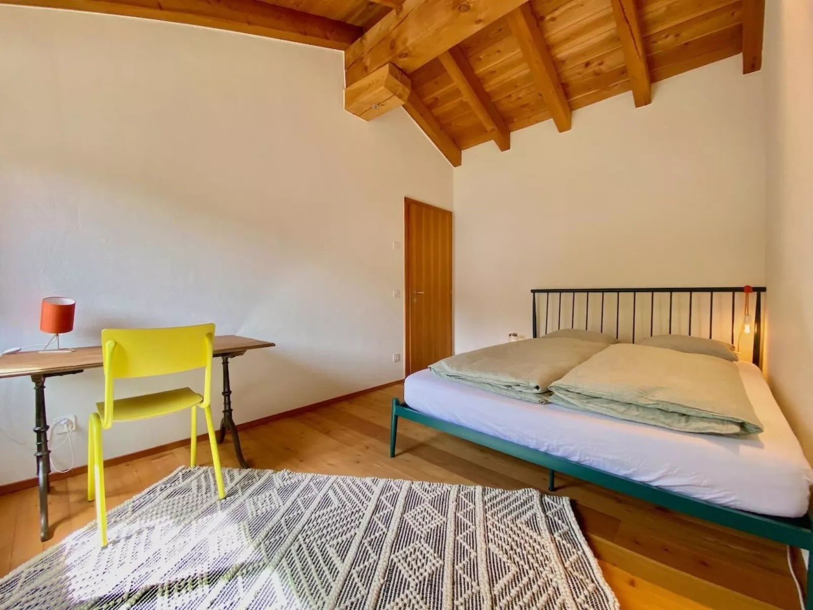 The Green Hut-Dedans