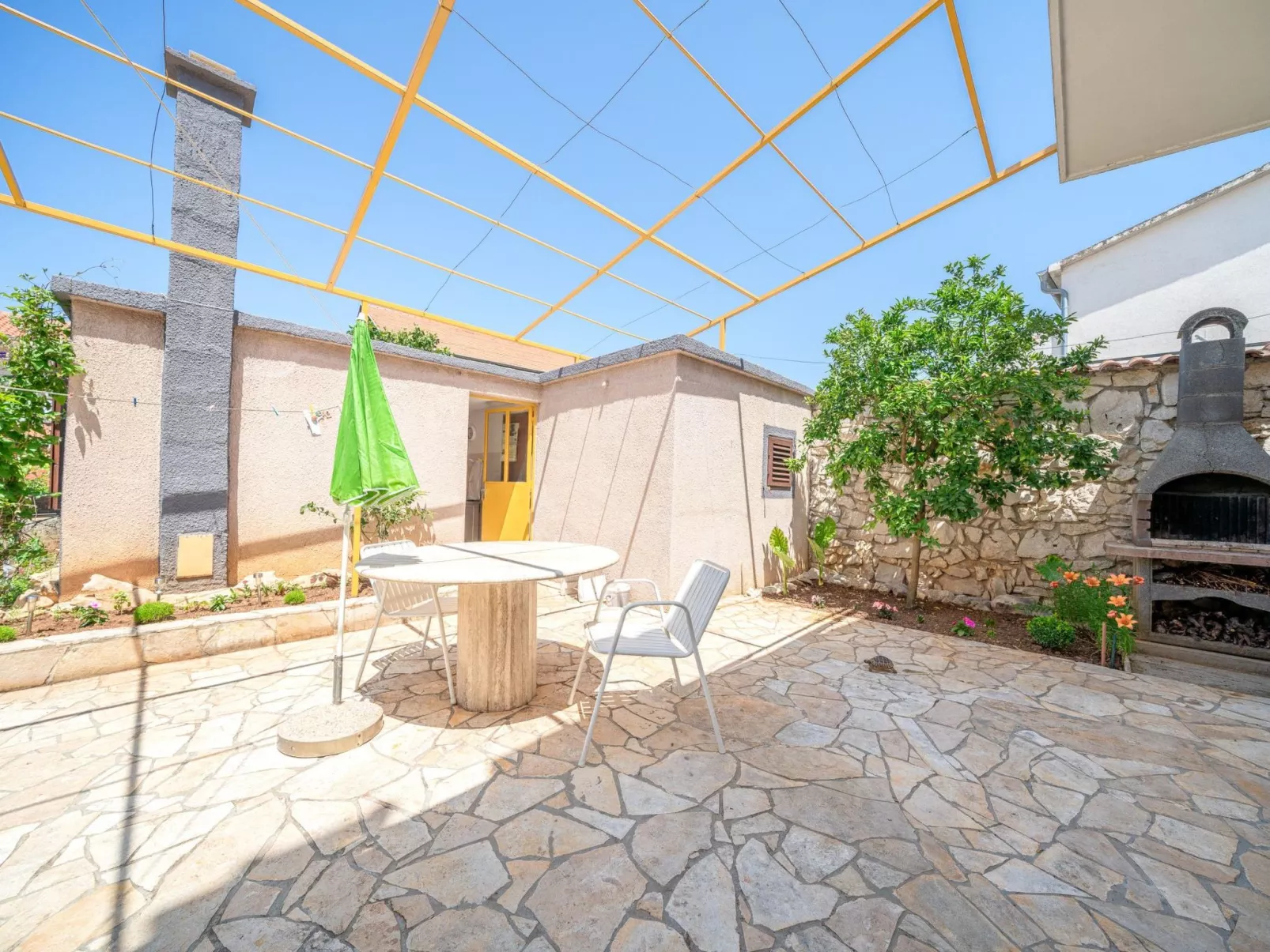 Große Ferienwohnung in Vodice mit Eigenem Balkon-Outside