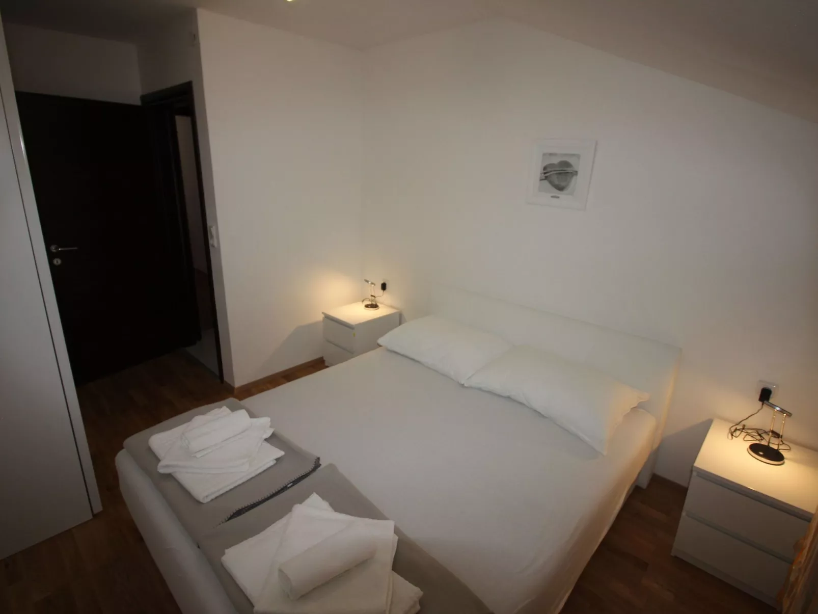 "Manda3" mit Blick auf das Wasser-Inside