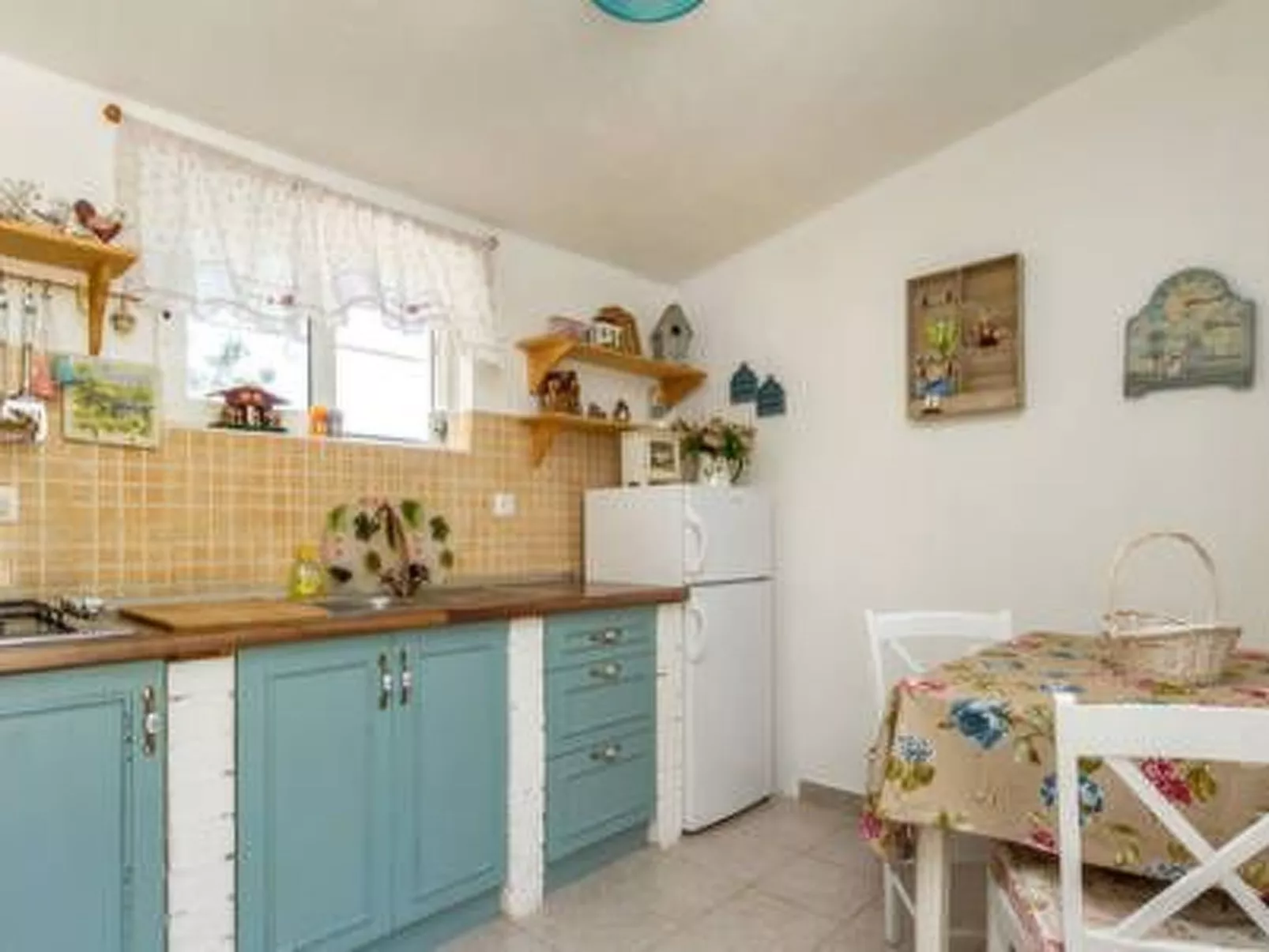 Hütte mit Garten, Grill und Terrasse-Inside