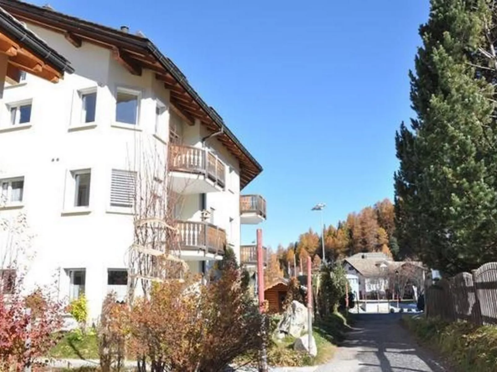 Chesa Sunasain V7-Draußen