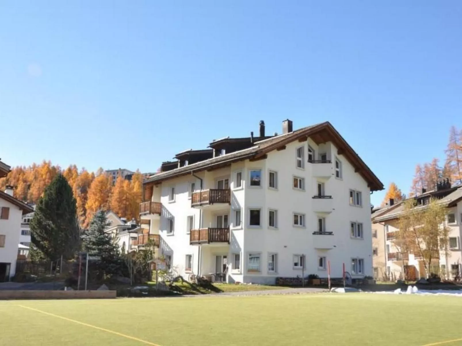 Chesa Sunasain V3-Draußen