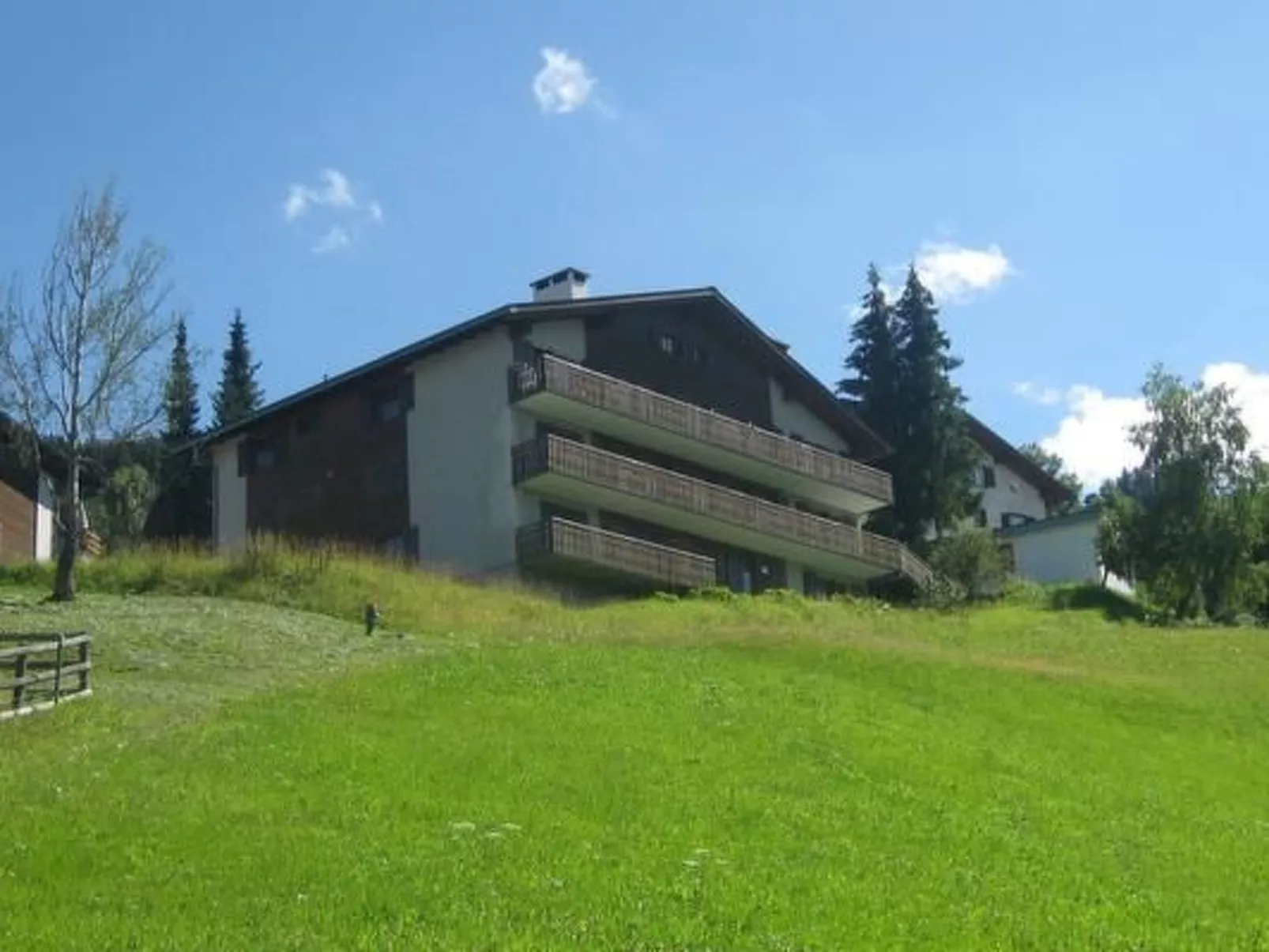 Aparthaus Surselva, direkt an der Skipiste-Dehors