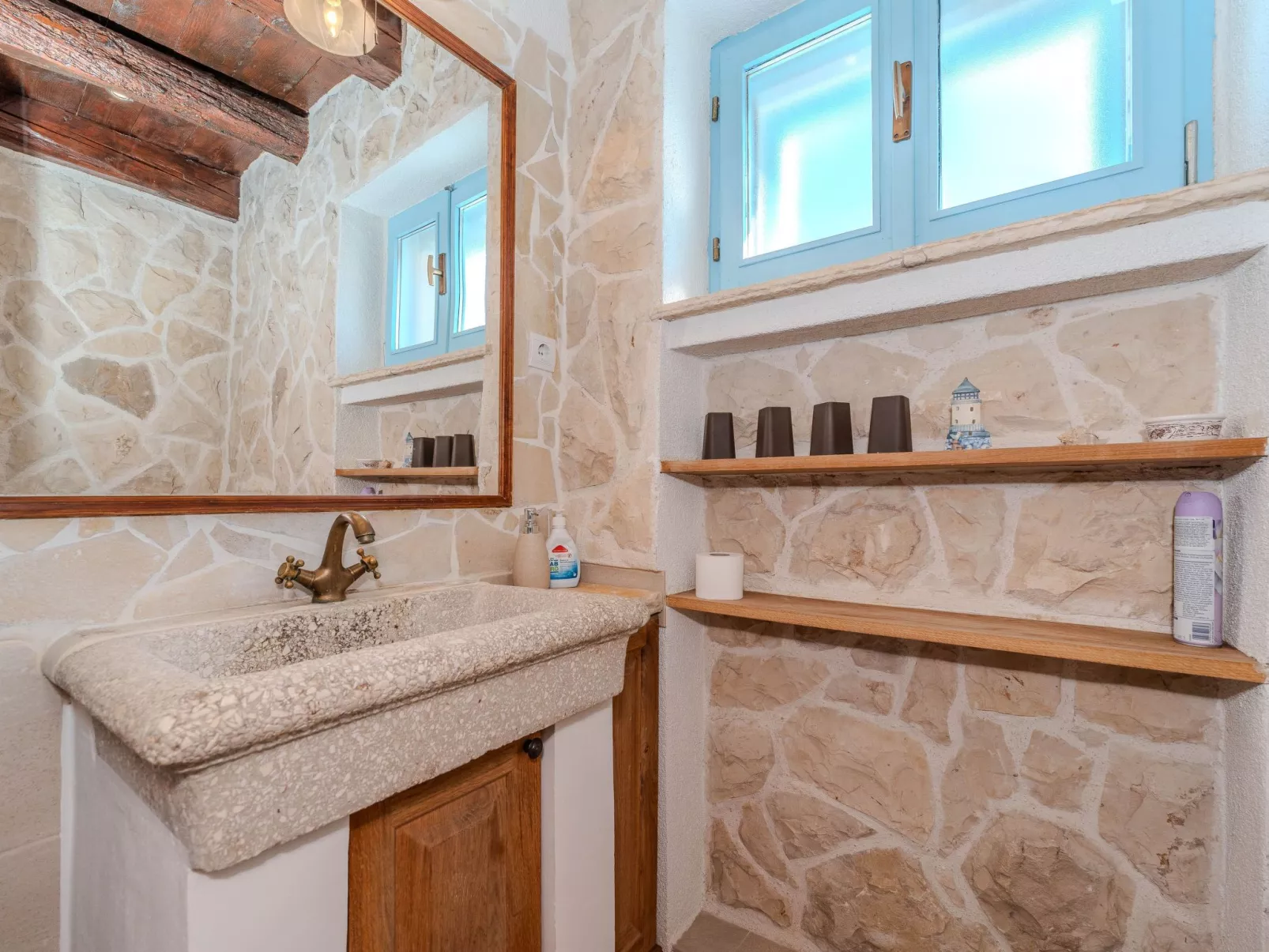 Heritage Stone House -T.A Leut Agency-Drinnen