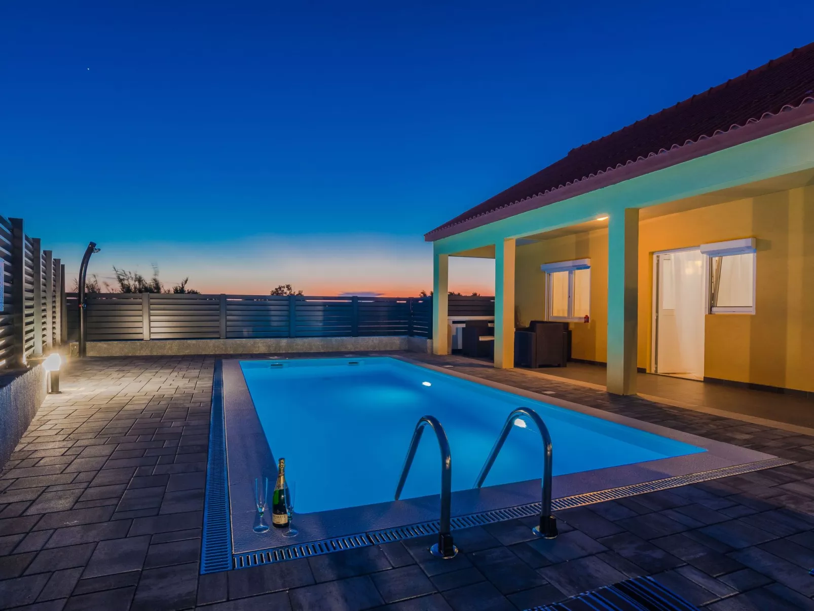 Haus Marijan mit privatem Pool - Agentur TA Leut-Draußen