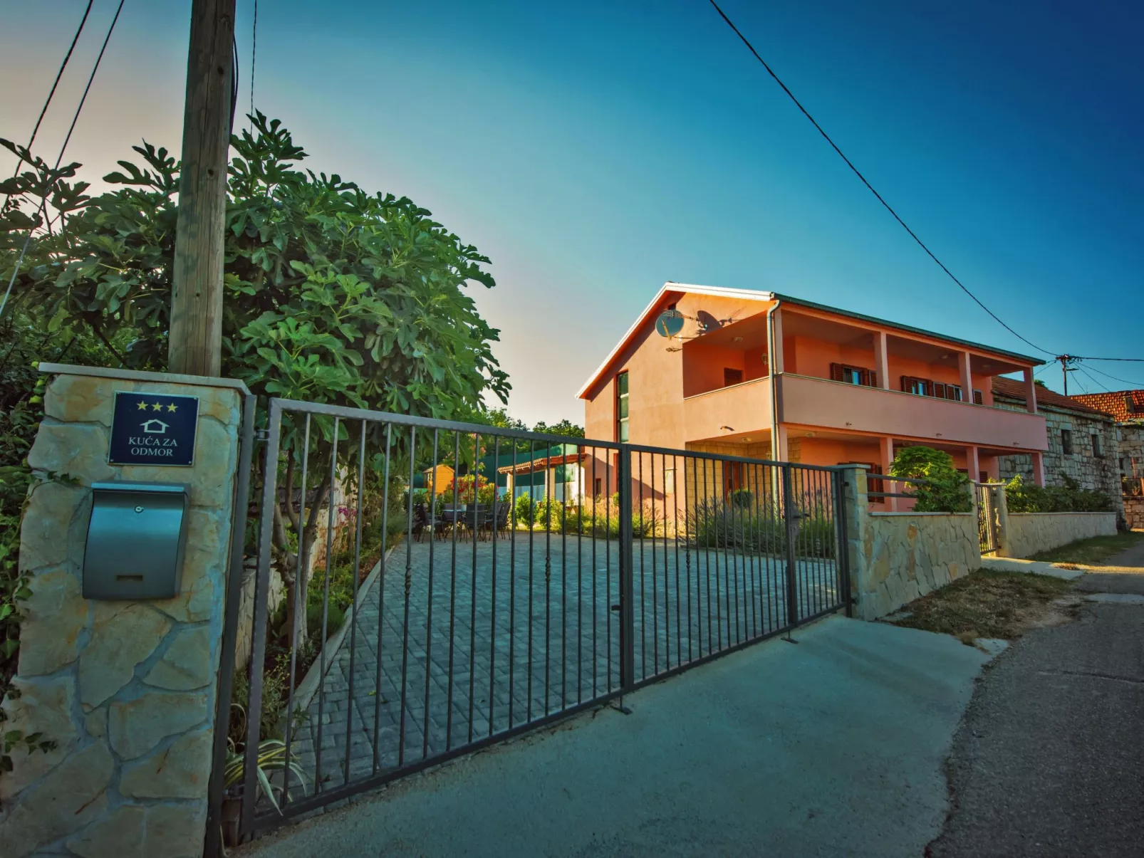 Haus in Grubine mit Außenpool-Draußen