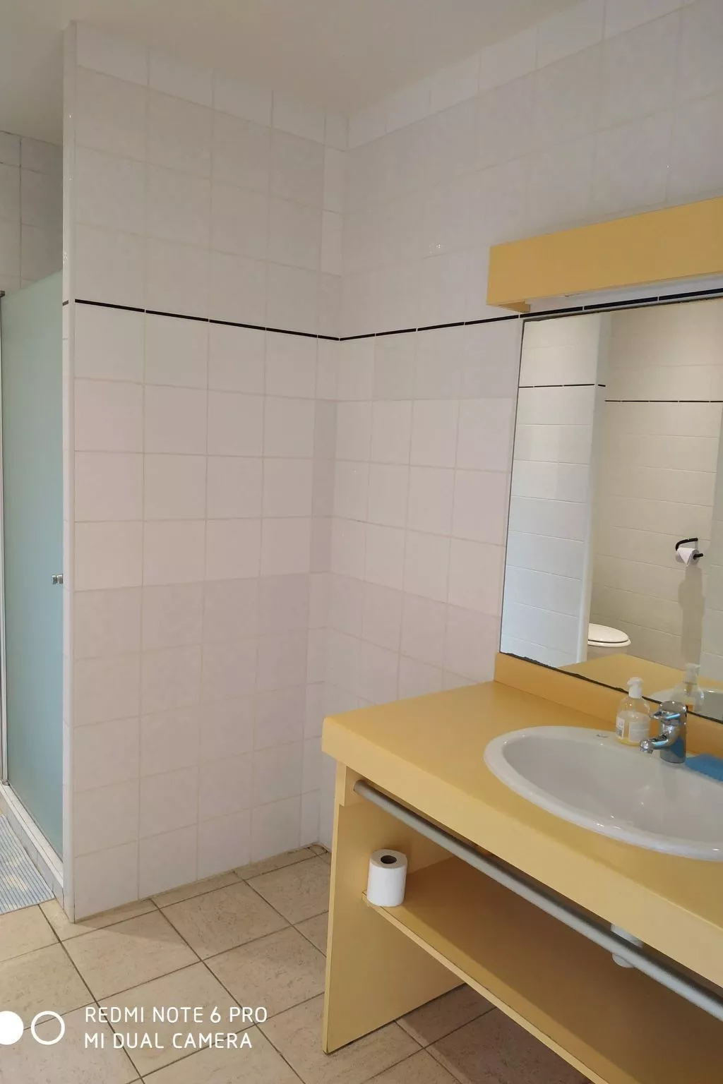 Haus am Meer, die Füße im Sand-Dedans