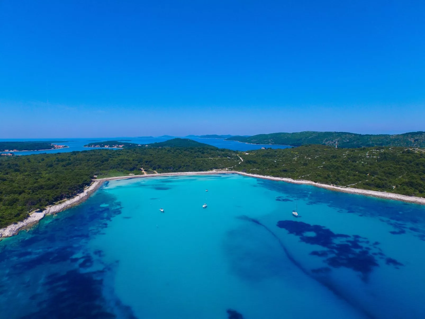 "Sakarun" mit Blick auf das Wasser-Draußen