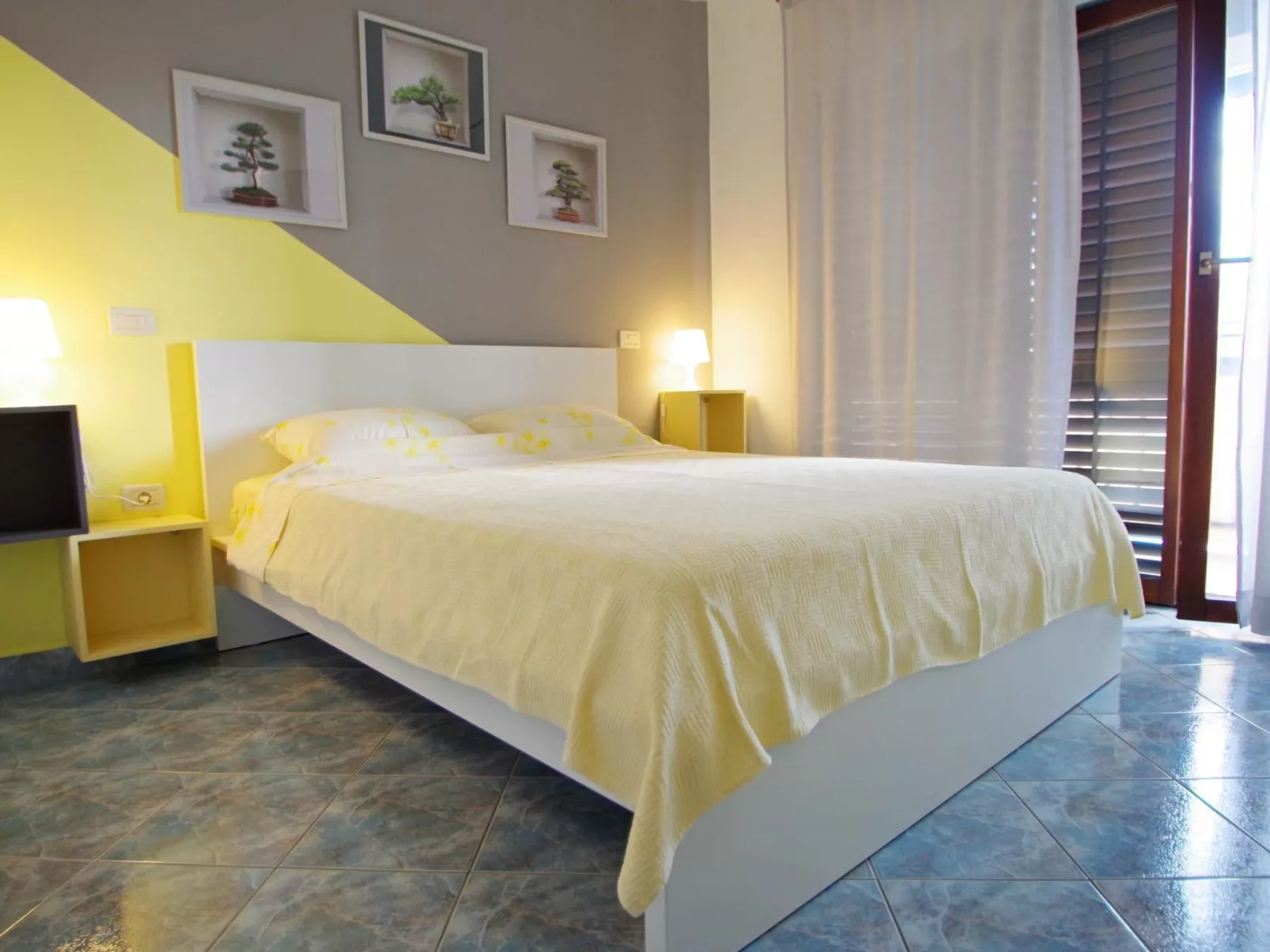 "Blue", Valbandon-Drinnen