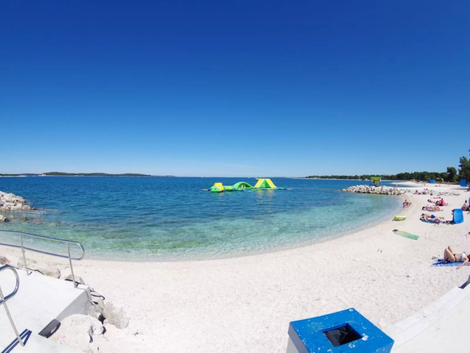 In Stinjan, 600m vom Strand entfernt-Draußen