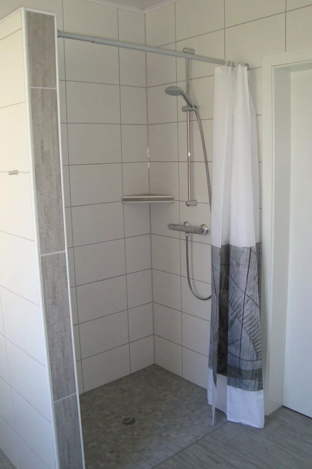 Komfortable Ferienwohnung mit großem Garten-Dedans