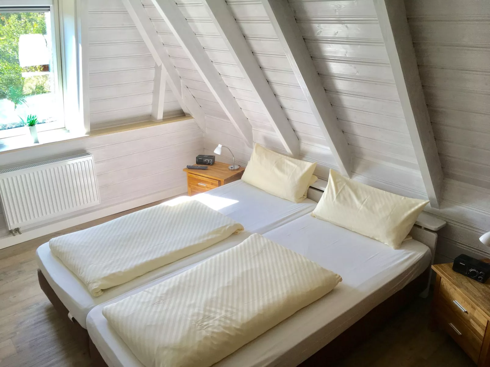 Mit Terrasse, Grill und Garten-Drinnen