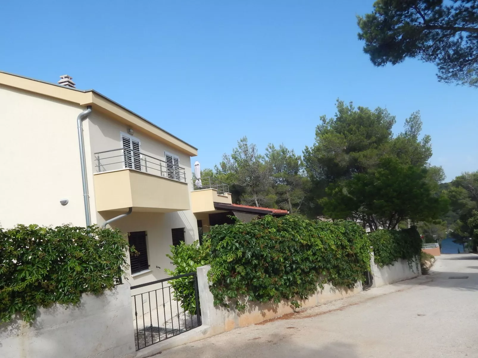 Für 4 Personen ca. 60 m&sup2; in Milna auf Brac, Adriaküste Kroatien (Kroatisch-Dehors