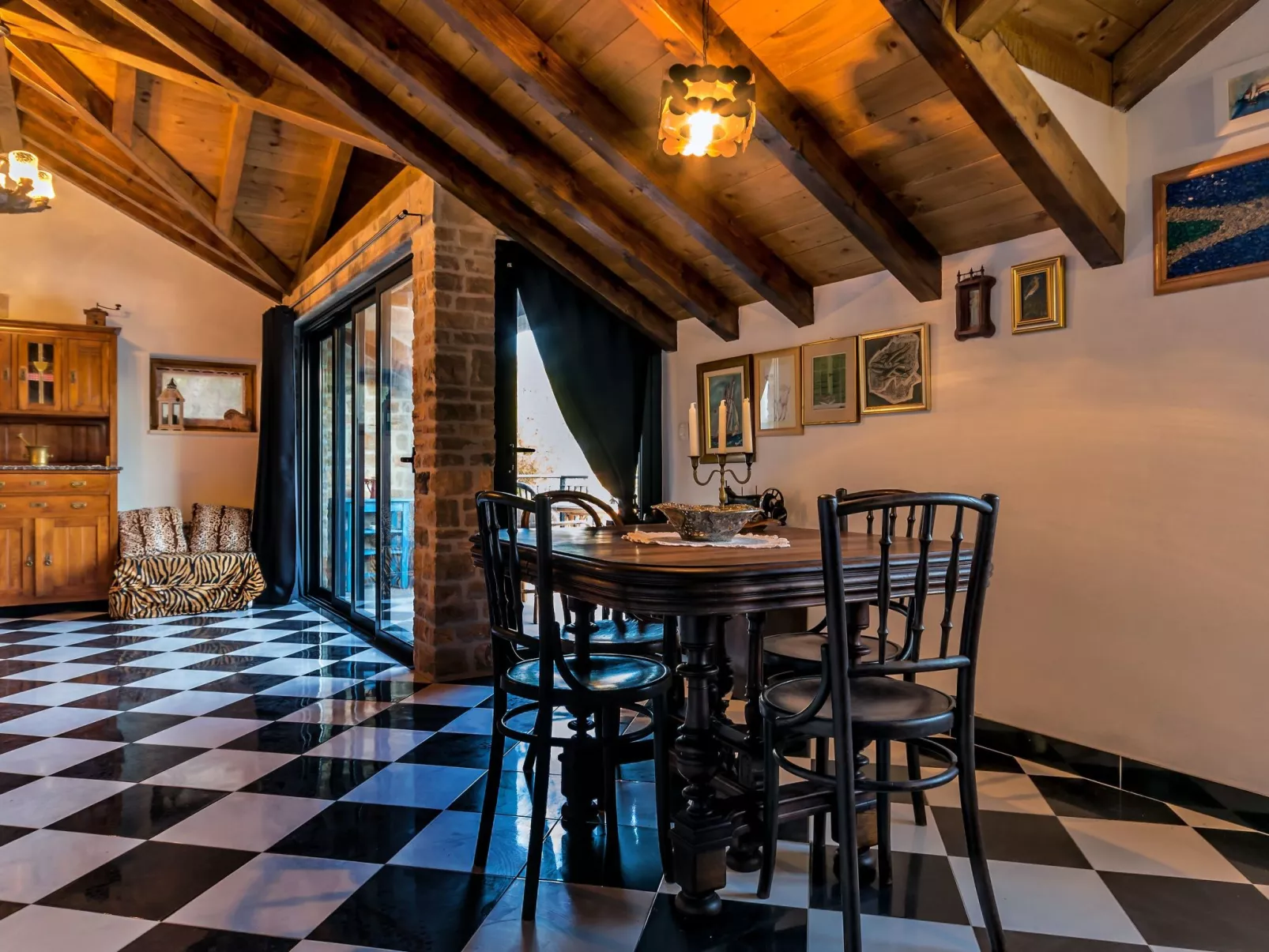 Hidden Heaven Private Resort - Beheizter Pool-Drinnen