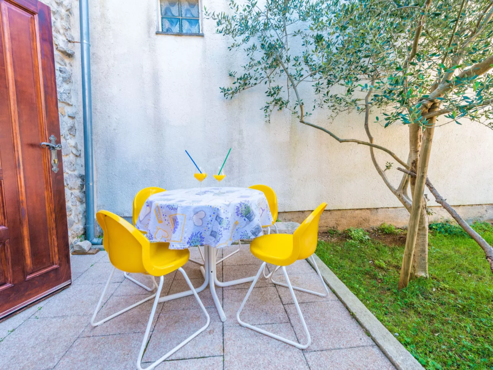 In Sukošan mit Privatem Garten-Dehors