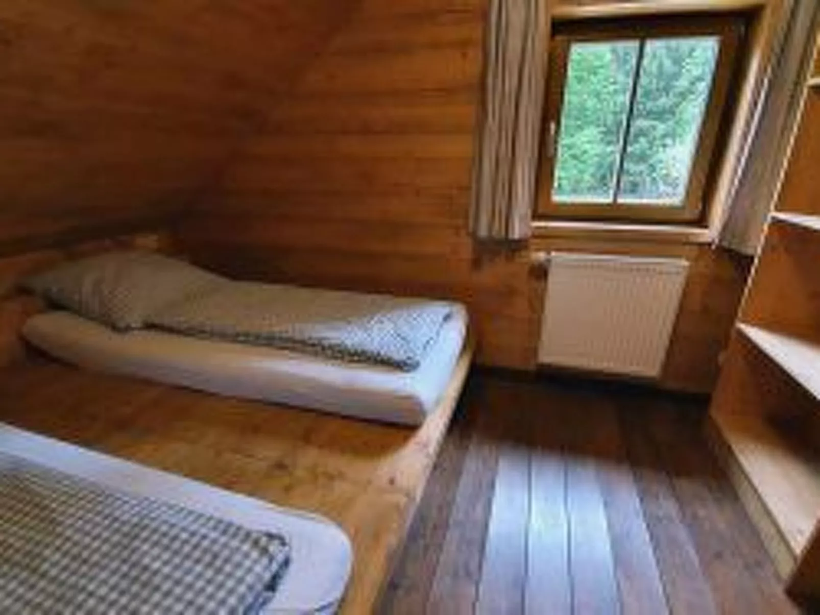 Urgemütliche Gruppenhütte mit Gartensauna-Dedans