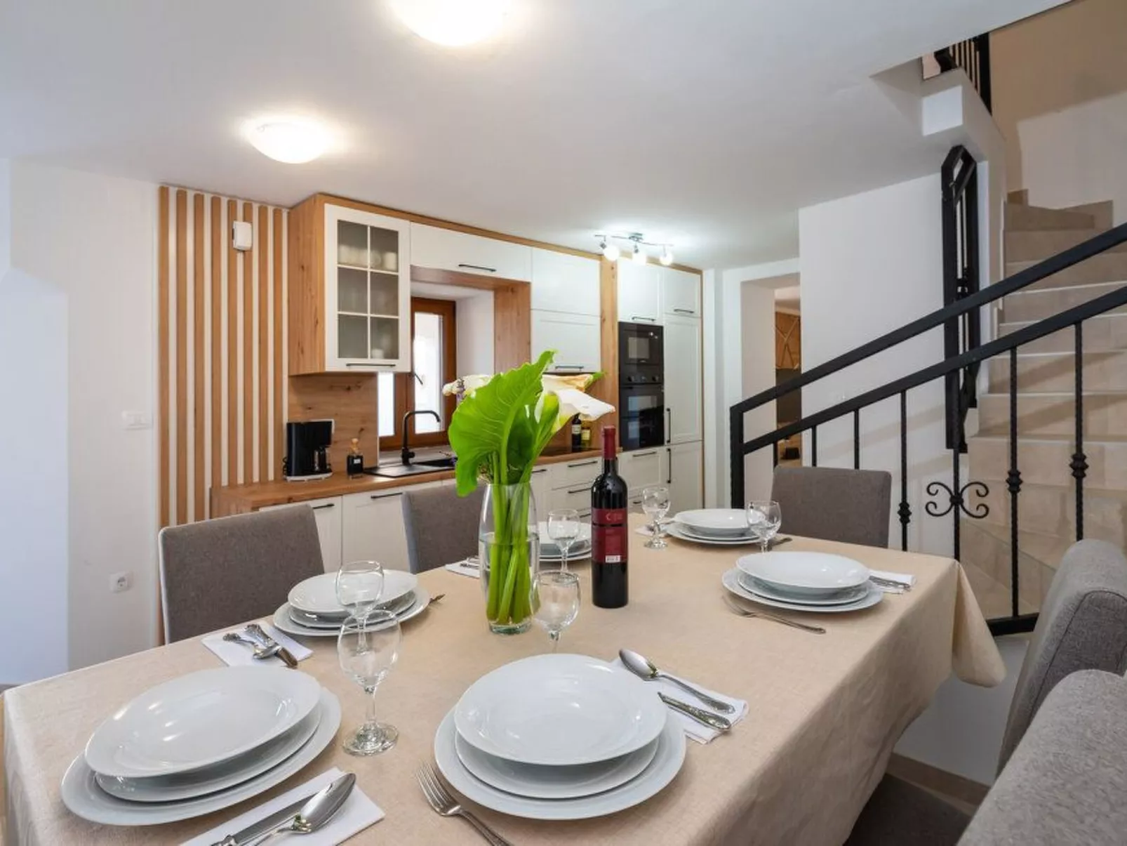 Mit Jacuzzi-TA Leut Agency-Inside