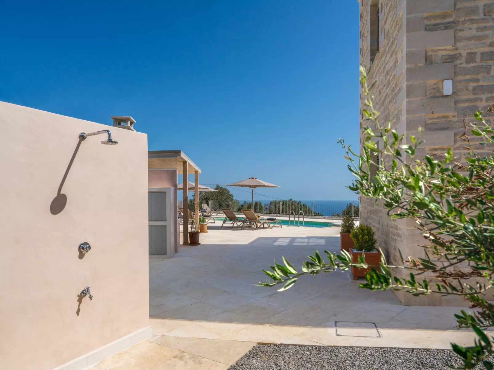 Aloni-Villa-Draußen