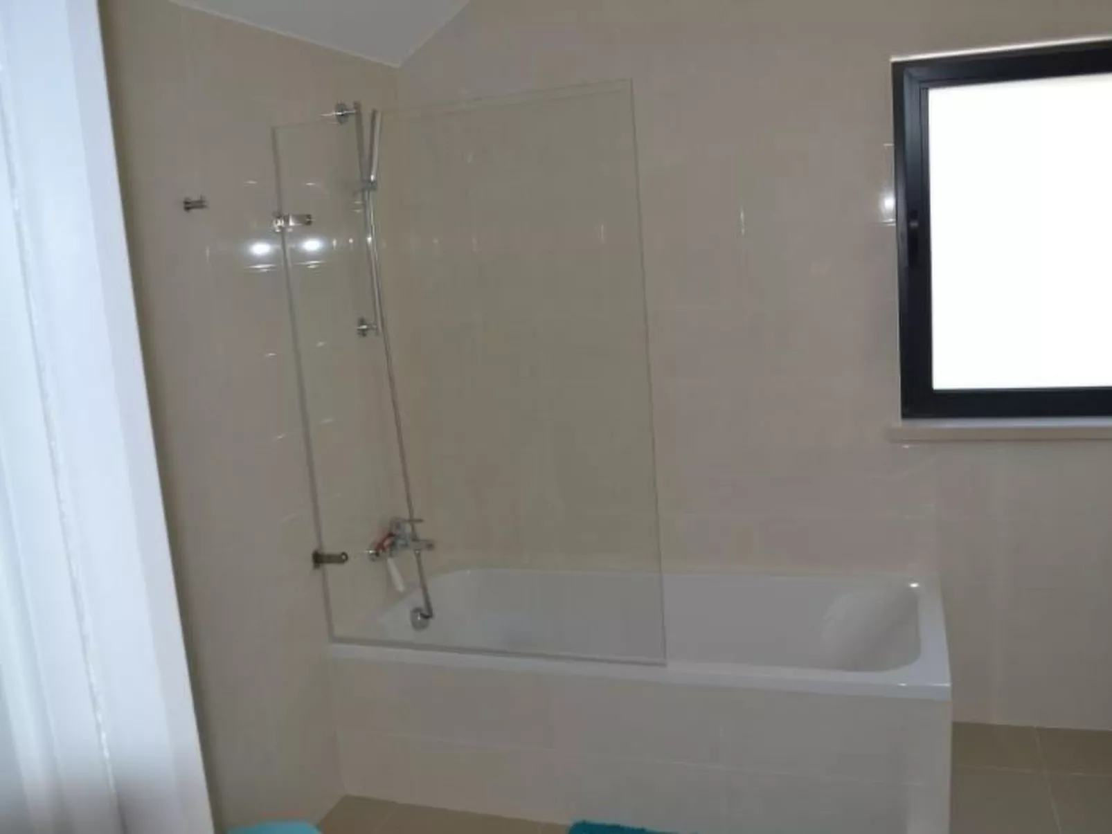 Neue moderne Villa mit privatem Pool-Dedans