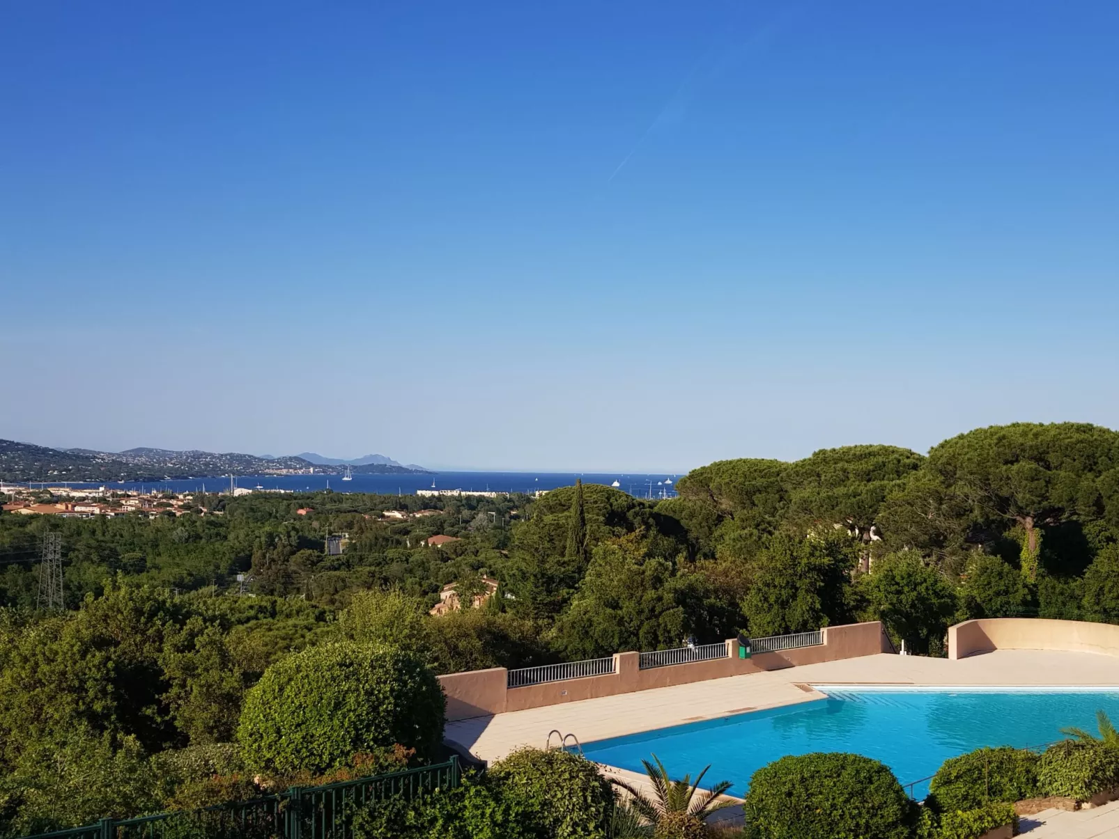 Anlage mit Tennisplatz und 3 Gemeinschaftspools-Image-tags.info