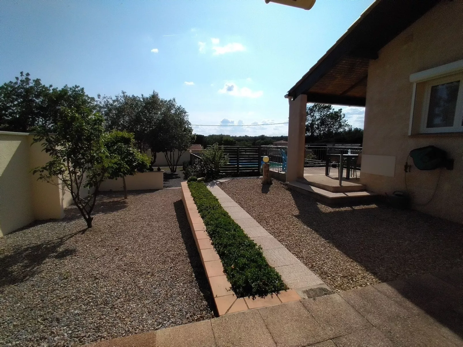 Inmitten der Weinberge Lucinkas-Draußen