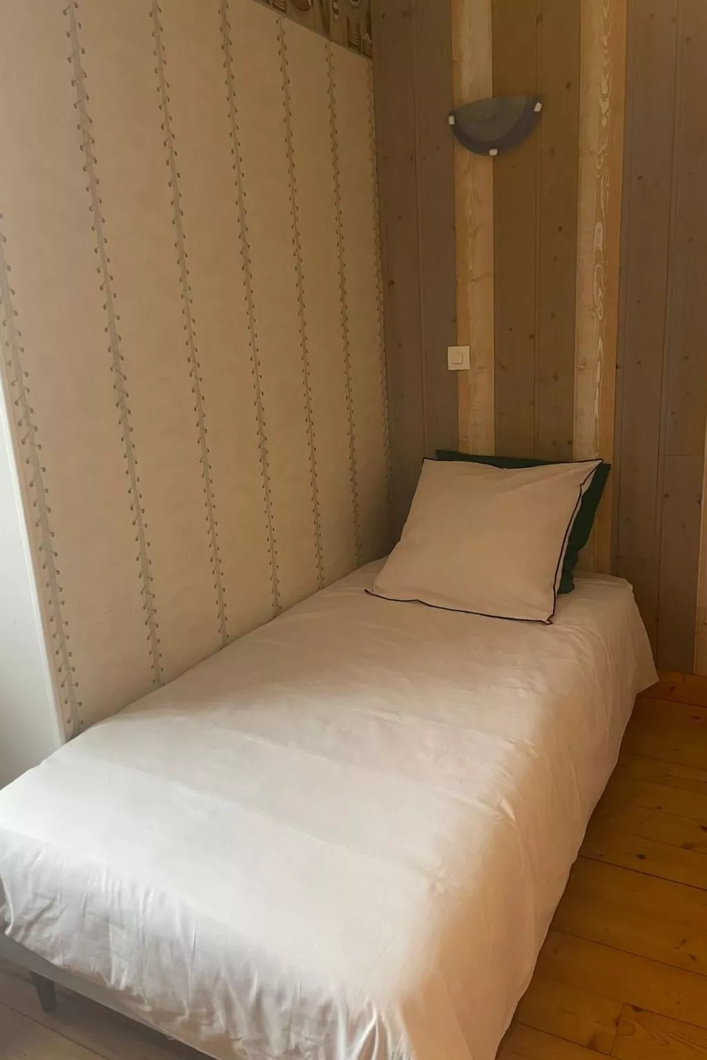 Stadthaus mit eigenem Garten und Grill-Drinnen