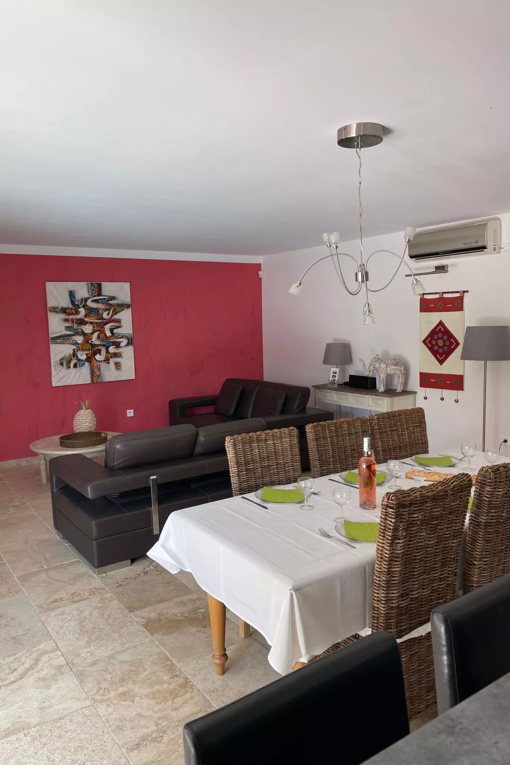 Mit eigenem Pool-Drinnen