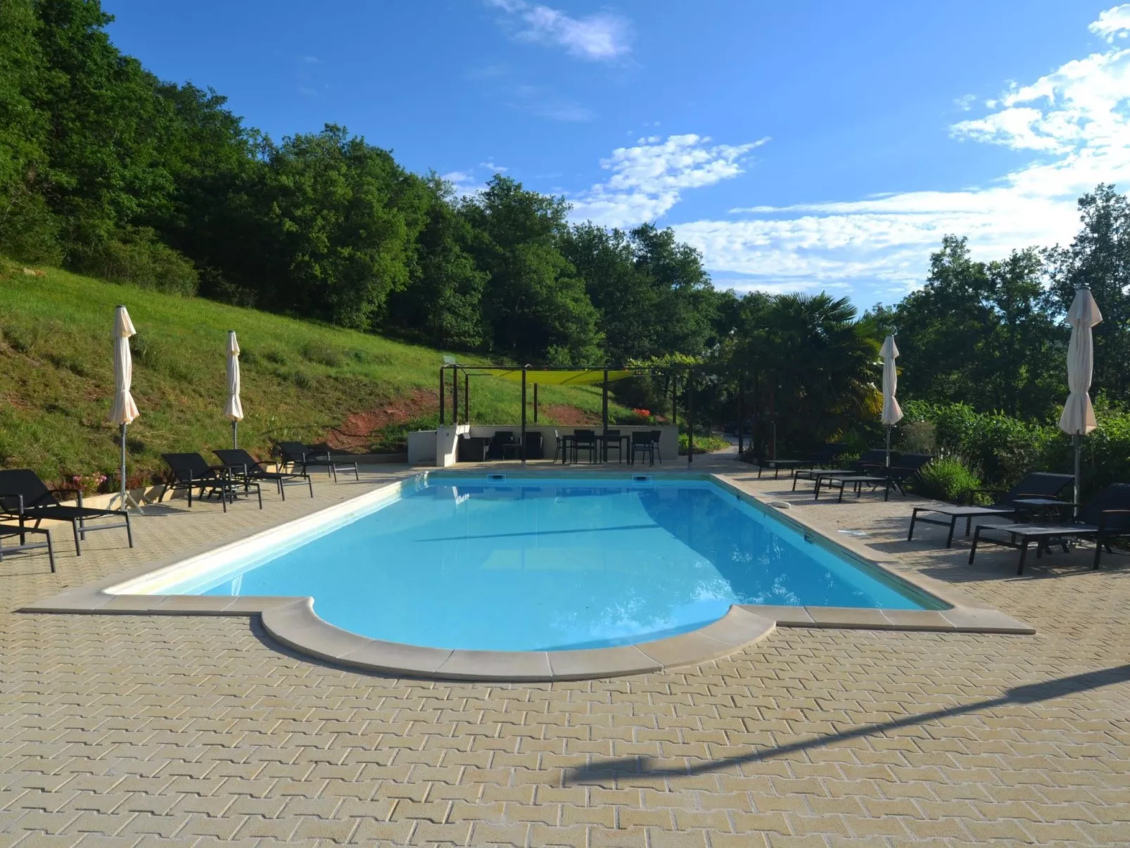 In Souillac mit Gemeinschaftspool-Draußen