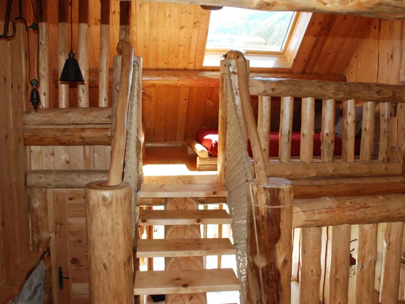 "Au Crêt du Bois" (Auf dem Wald)-Drinnen