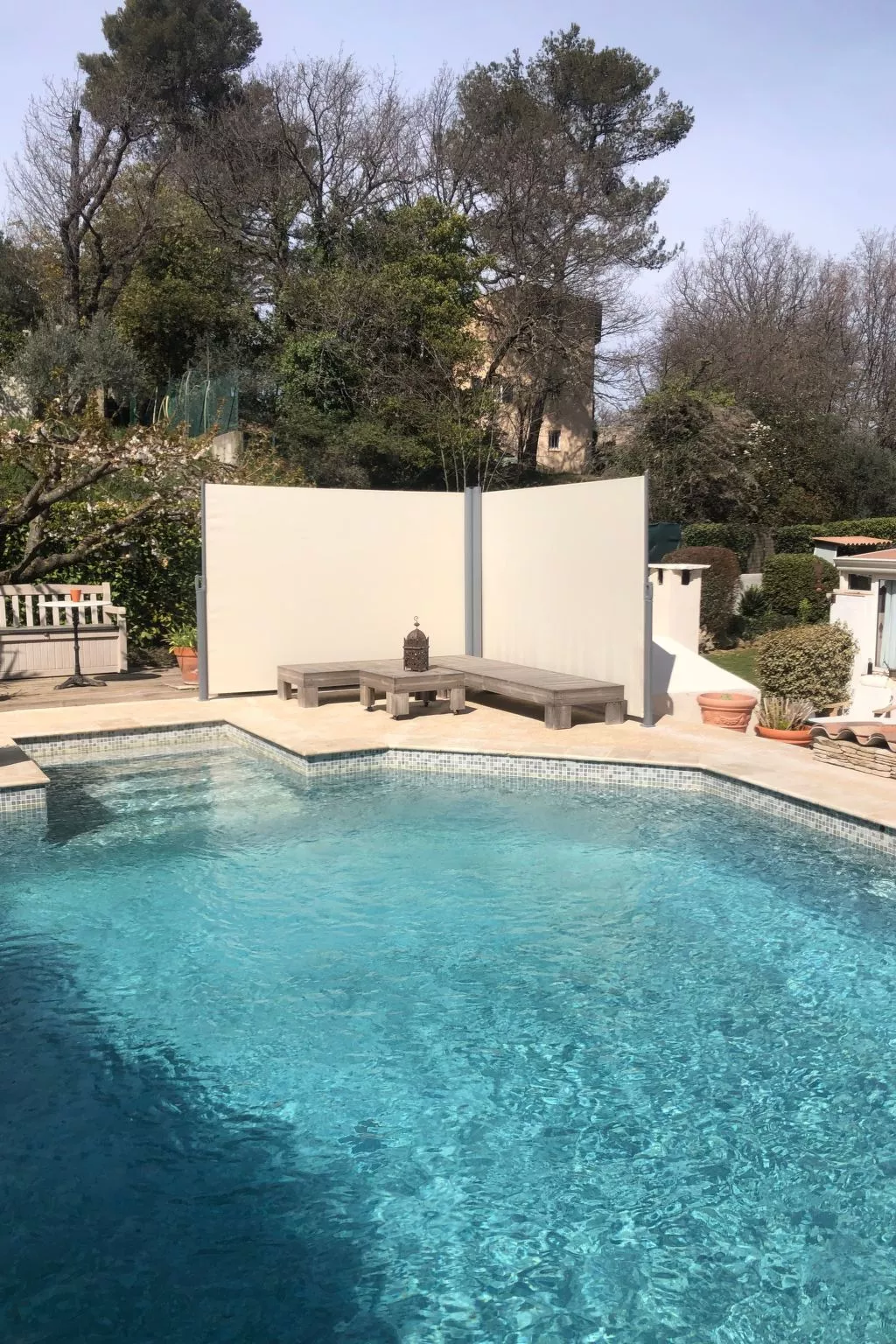 Mimet la diote, Ausflug in die Sonne und in die Ruhe-Outside