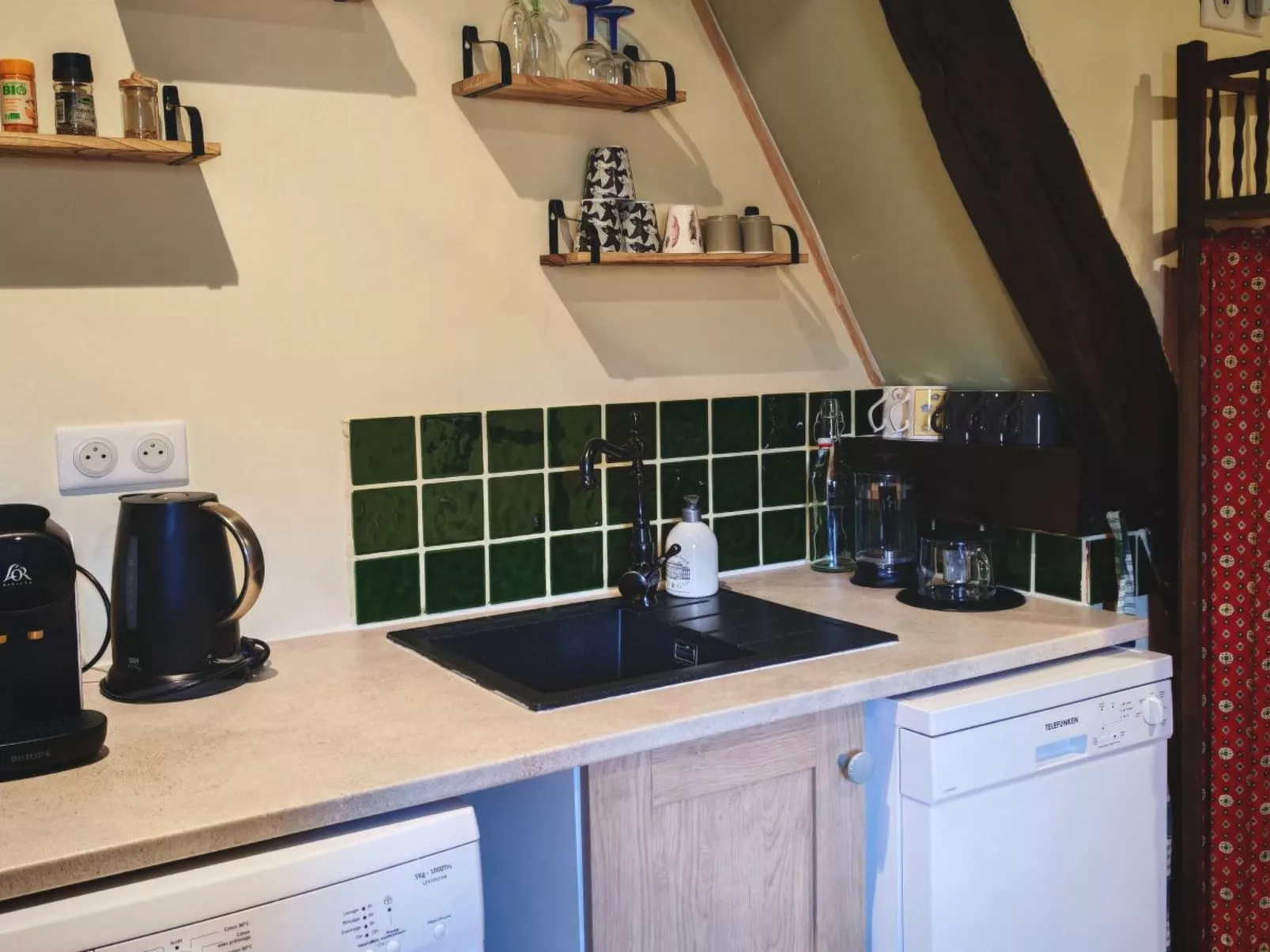 Studio "Vert d'Eau" mit Blick auf das Wasser-Inside