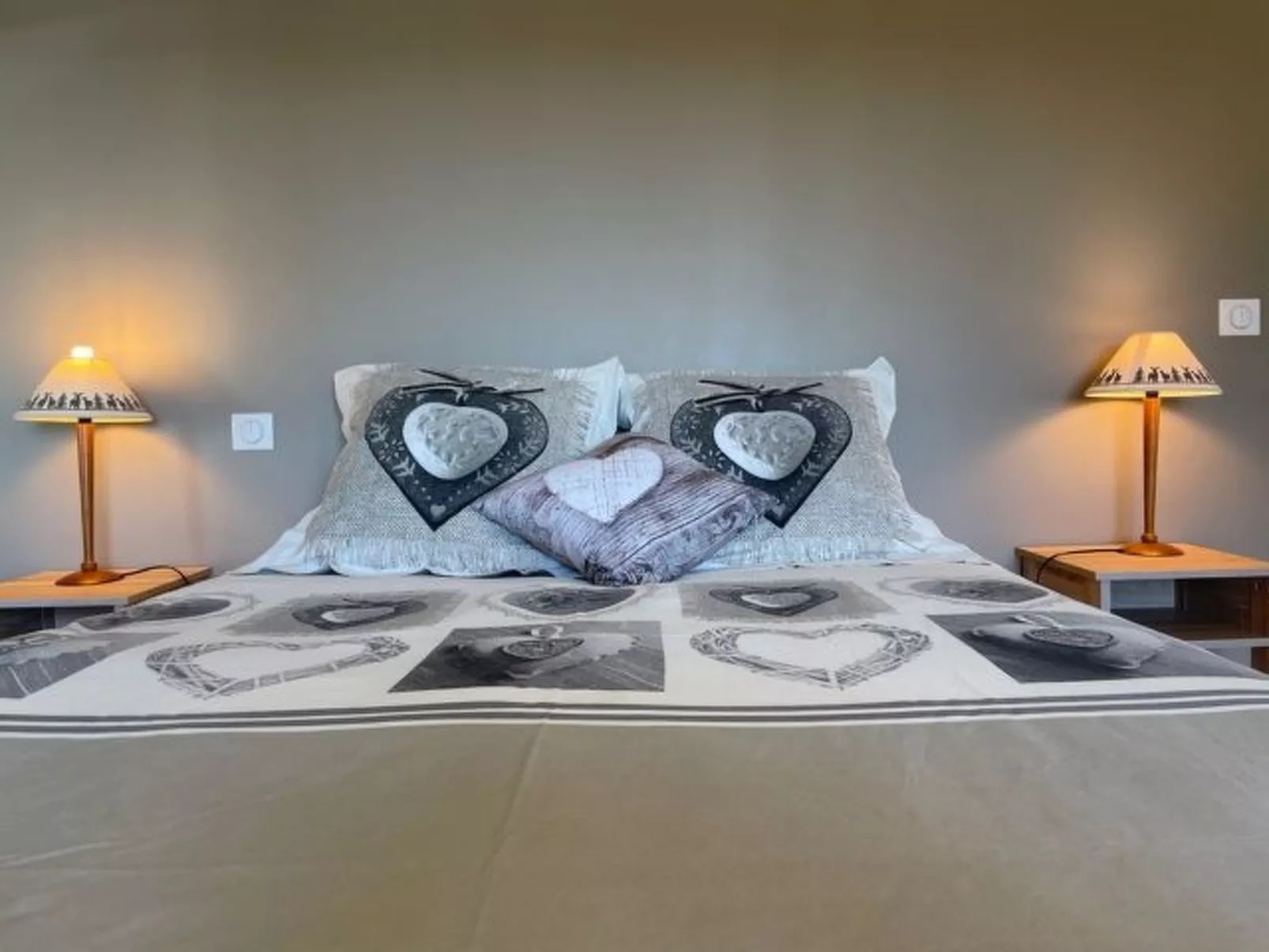 In Aiguebelette-Le-Lac mit Garten, Terrasse und Grill-Drinnen